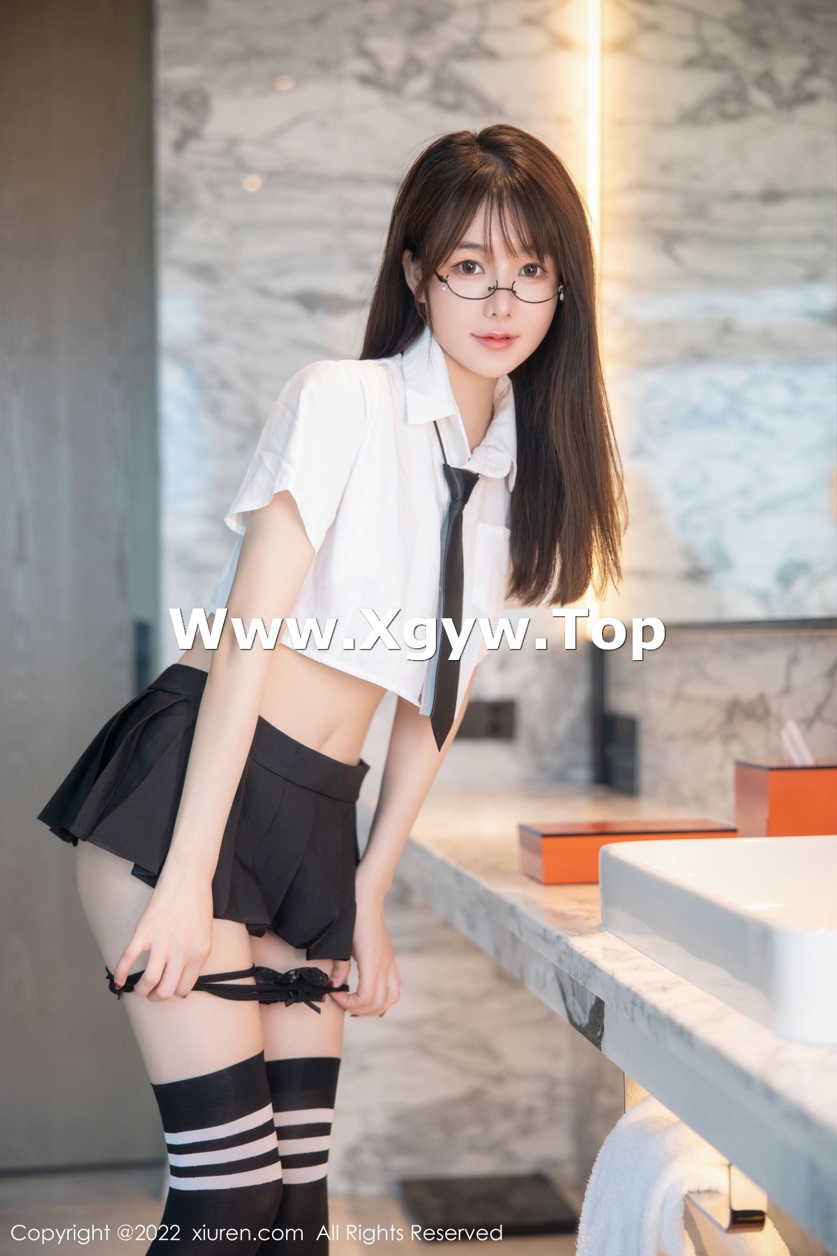 xgyw.top_XiuRen第5365期_模特婠婠么性感学妹制服白色短T配黑短裙秀曼妙身姿诱惑写真98P