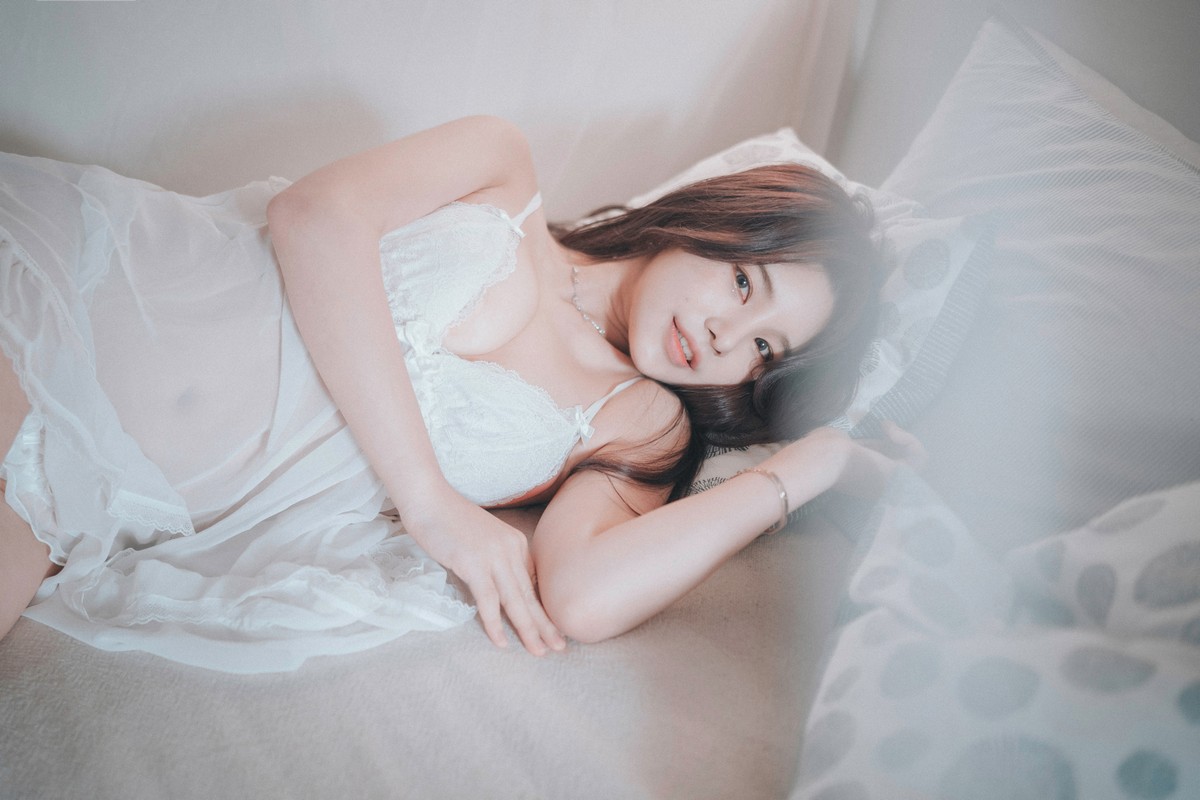 xgyw.top_[DJAWA]No.158_模特ZZYuri_Alluring White主题性感白色内衣配蕾丝吊袜诱惑写真44P