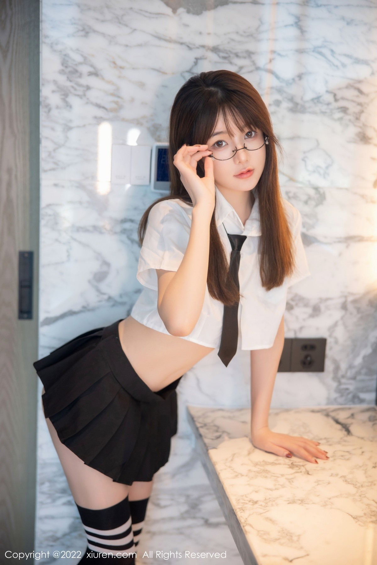 xgyw.top_XiuRen第5365期_模特婠婠么性感学妹制服白色短T配黑短裙秀曼妙身姿诱惑写真98P