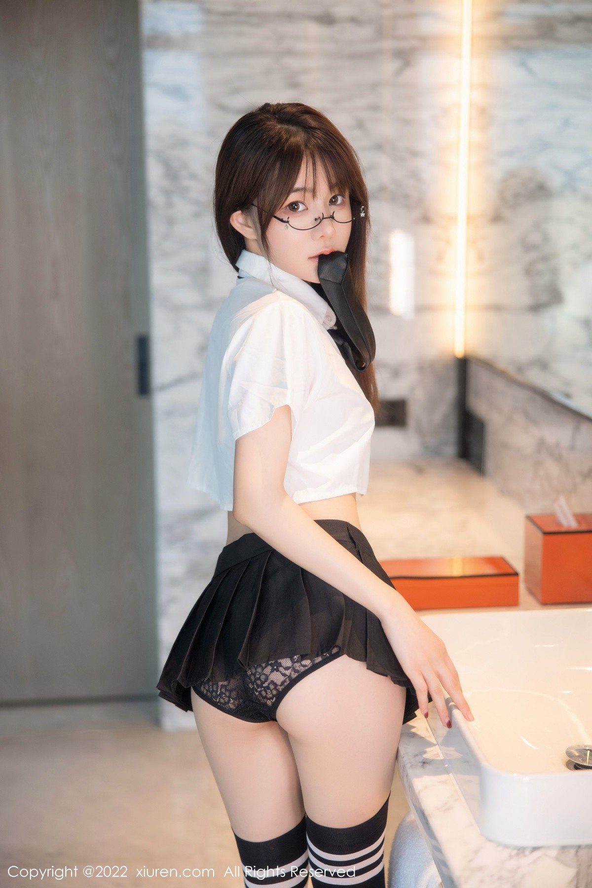 xgyw.top_XiuRen第5365期_模特婠婠么性感学妹制服白色短T配黑短裙秀曼妙身姿诱惑写真98P