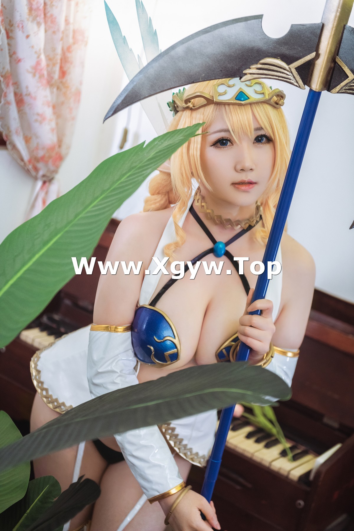 xgyw.top_微肉感萌妹是本末末精灵村主题私房性感开胸精灵服饰秀完美身材迷人诱惑写真38P