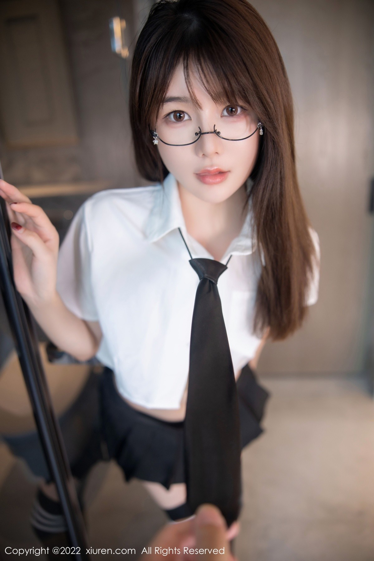 xgyw.top_XiuRen第5365期_模特婠婠么性感学妹制服白色短T配黑短裙秀曼妙身姿诱惑写真98P