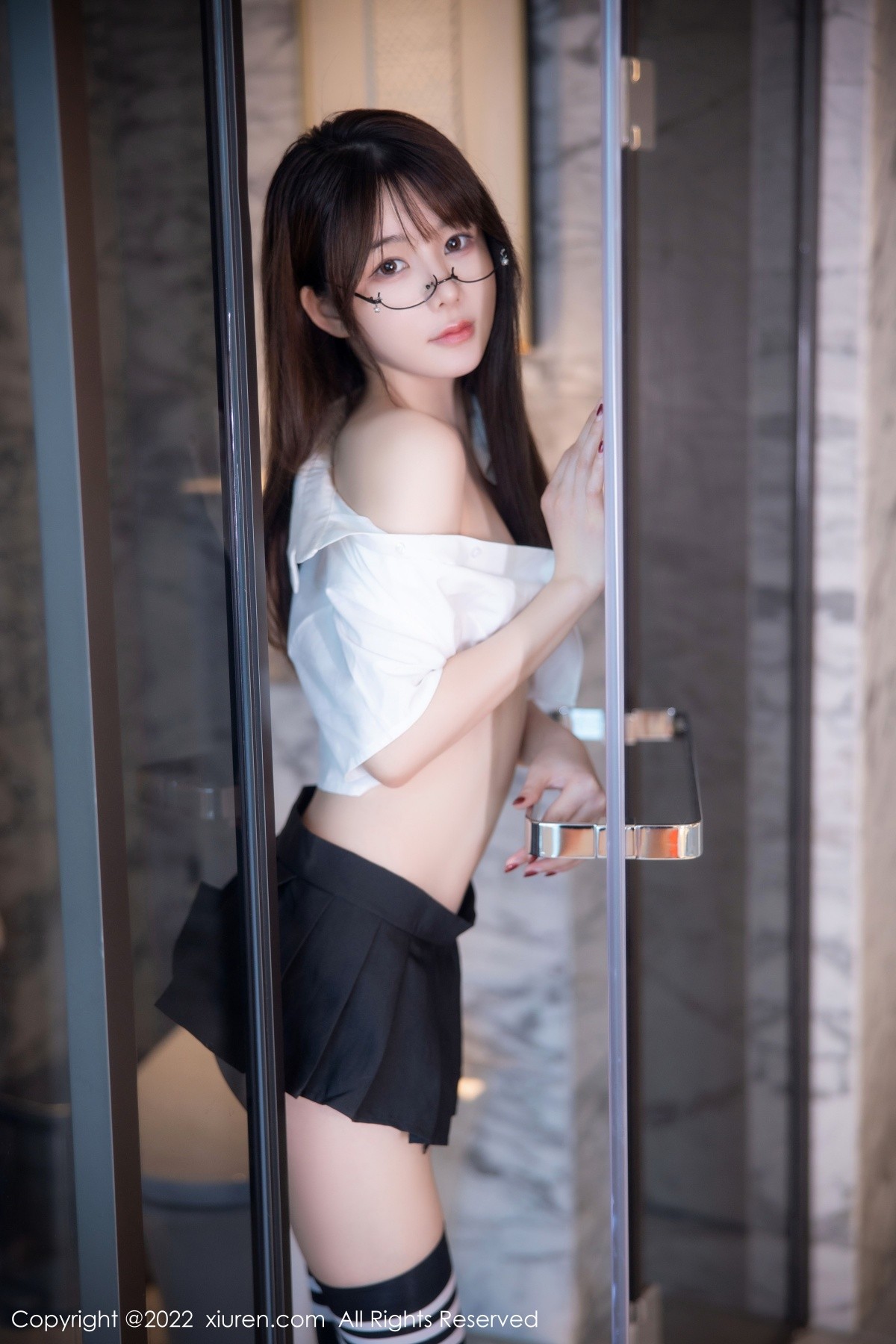 xgyw.top_XiuRen第5365期_模特婠婠么性感学妹制服白色短T配黑短裙秀曼妙身姿诱惑写真98P