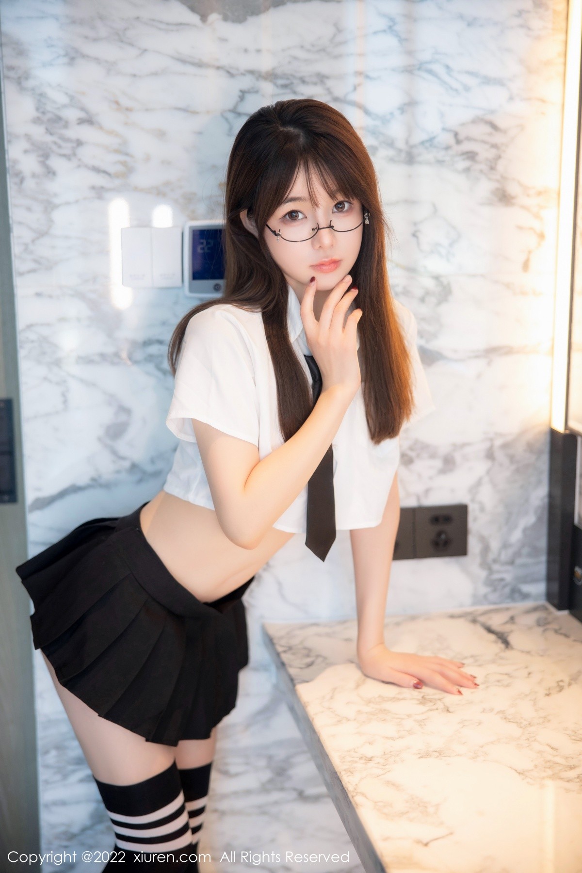 xgyw.top_XiuRen第5365期_模特婠婠么性感学妹制服白色短T配黑短裙秀曼妙身姿诱惑写真98P