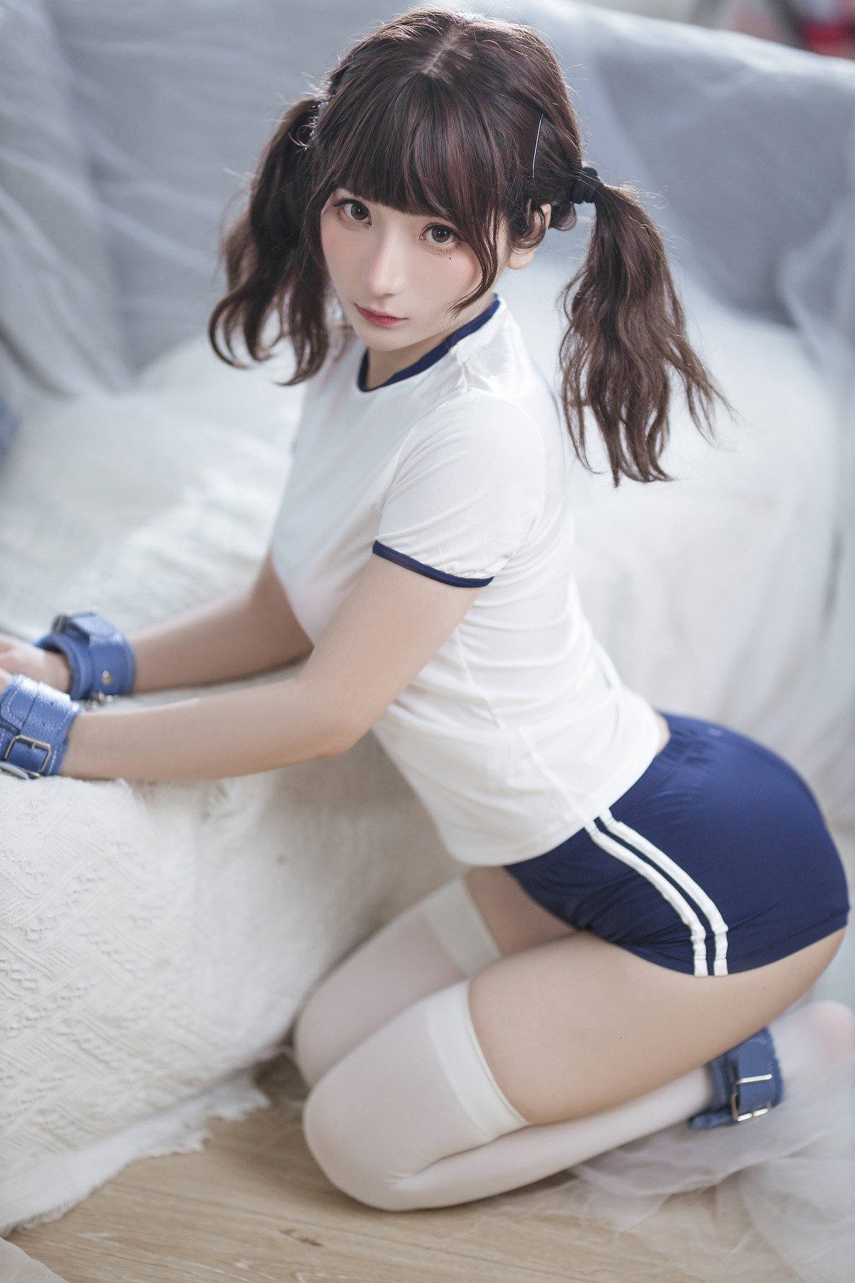 xgyw.top_网络美女是三不是世w束缚主题私房性感紧身运动服半脱秀丰满身材诱惑写真37P