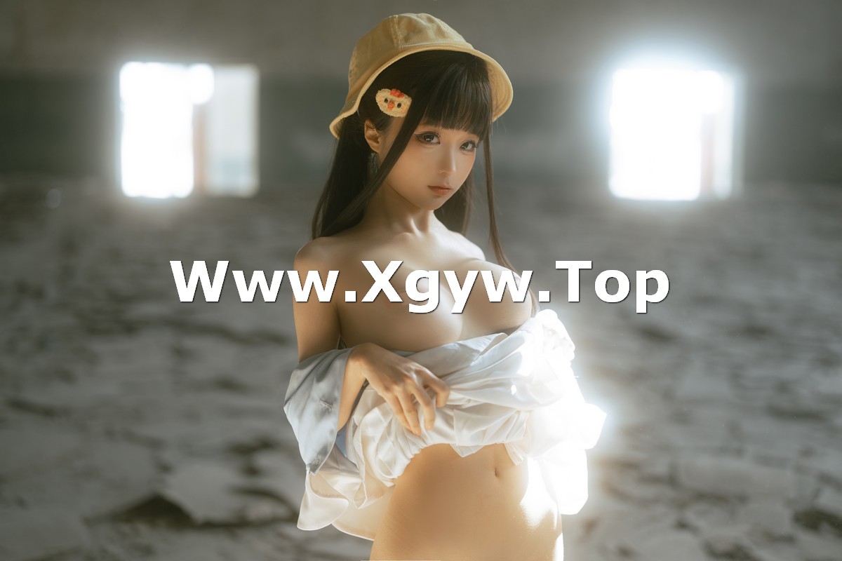 xgyw.top_动漫博主蠢沫沫小黄帽绅士版主题户外性感服饰半脱露豪乳创可贴遮点诱惑写真156P