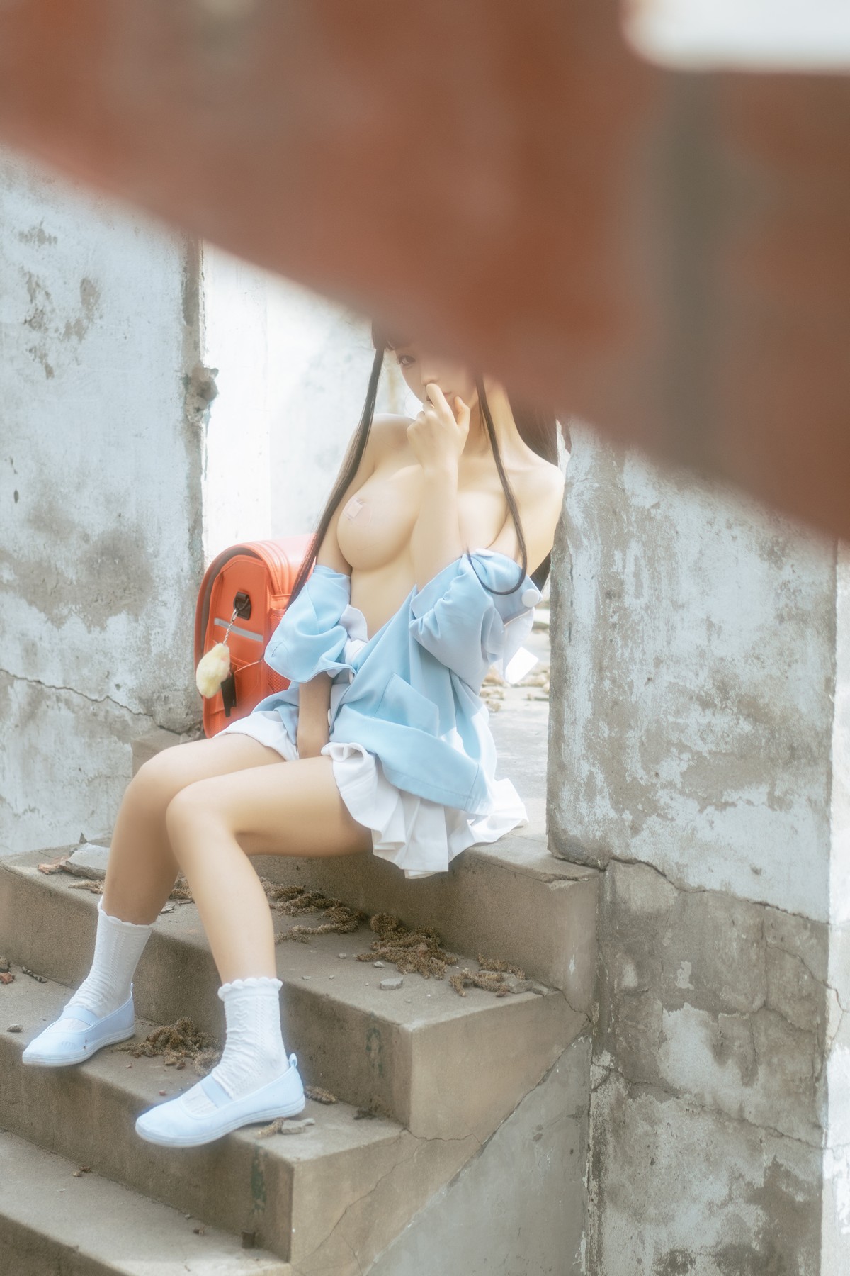 xgyw.top_动漫博主蠢沫沫小黄帽绅士版主题户外性感服饰半脱露豪乳创可贴遮点诱惑写真156P