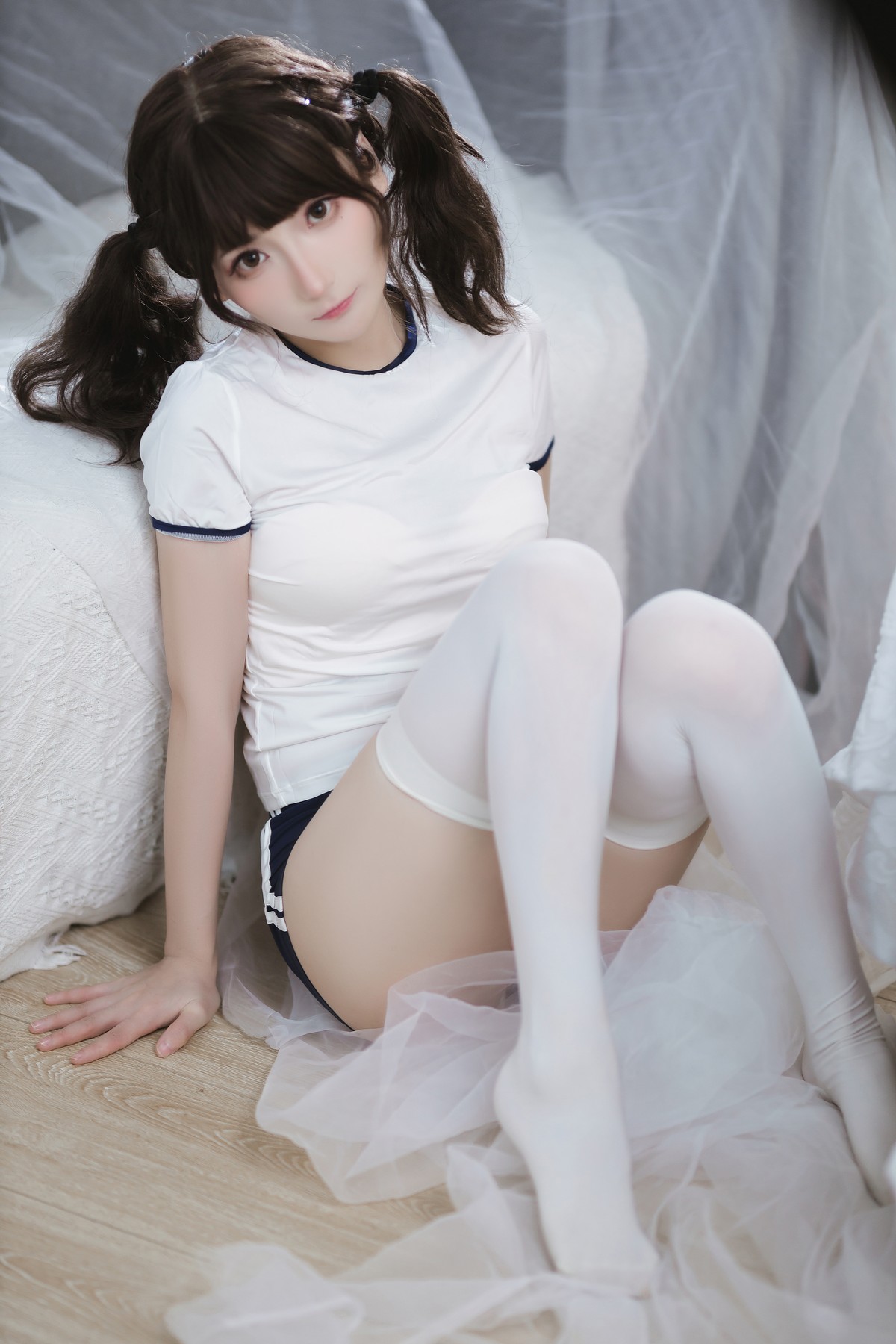 xgyw.top_网络美女是三不是世w束缚主题私房性感紧身运动服半脱秀丰满身材诱惑写真37P