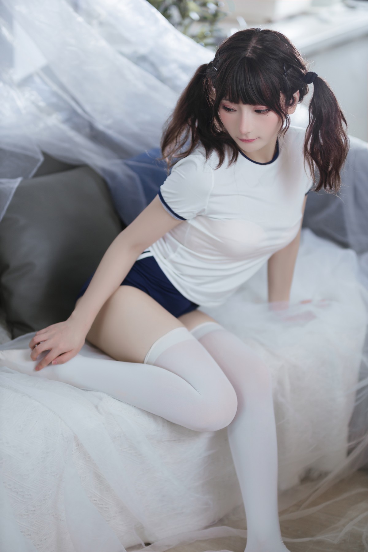 xgyw.top_网络美女是三不是世w束缚主题私房性感紧身运动服半脱秀丰满身材诱惑写真37P