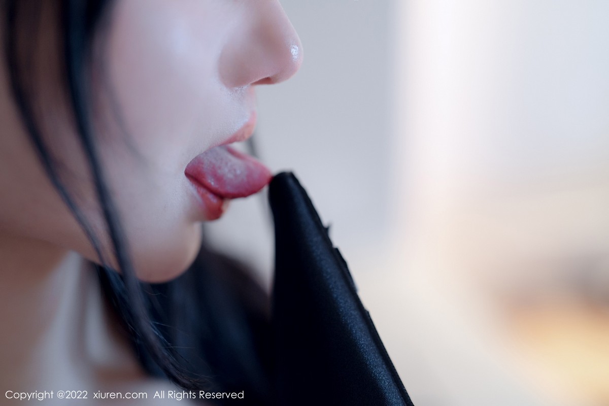 xgyw.top_XiuRen第5369期_女神小果冻儿大理旅拍黑色皮质情趣服饰配蕾丝袜撩人诱惑写真76P