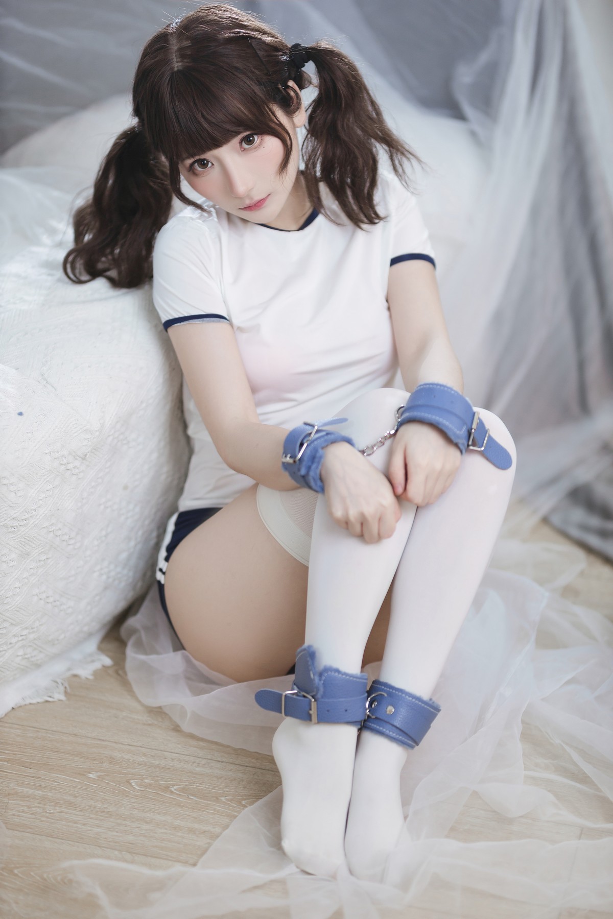 xgyw.top_网络美女是三不是世w束缚主题私房性感紧身运动服半脱秀丰满身材诱惑写真37P