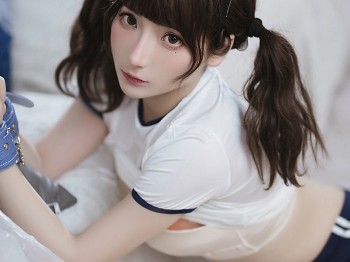 网络青春美女是三不是世w束缚主题私人性感紧身运动服半脱秀丰满身材骚扰写真37P