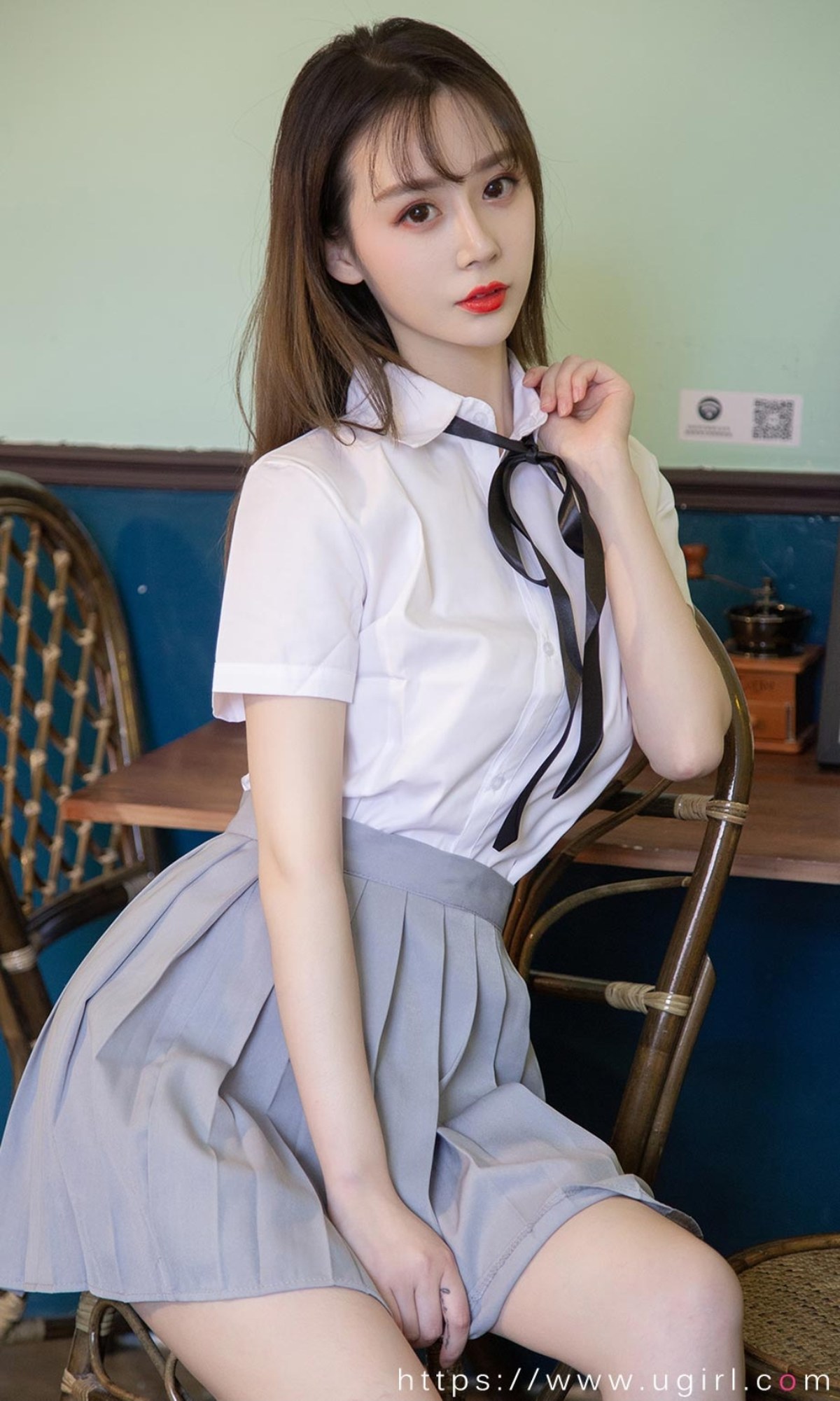 xgyw.top_[Ugirls爱尤物]No.2381_模特徐肉肉私房性感JK制服 唐风旗袍秀完美身材诱惑写真35P