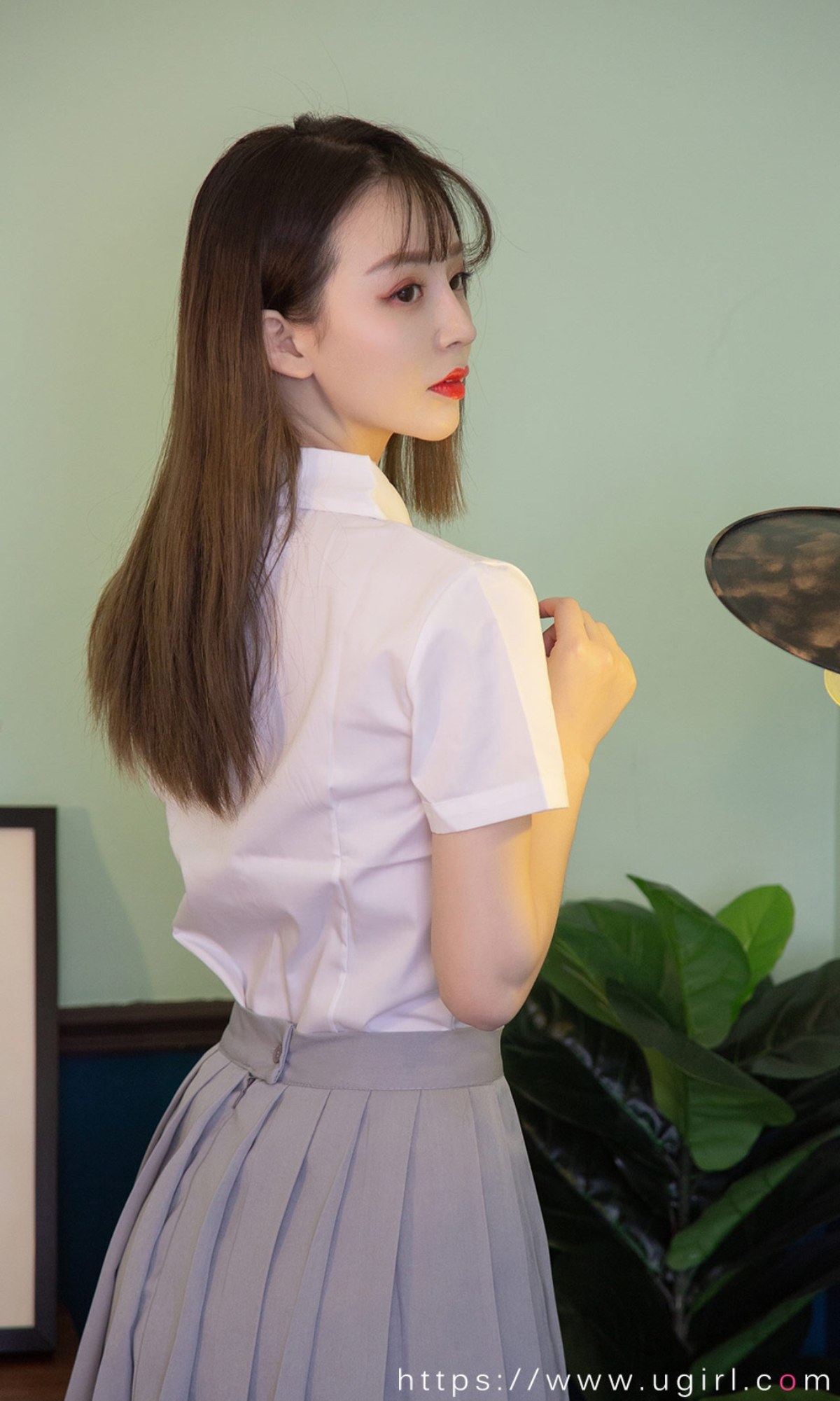 xgyw.top_[Ugirls爱尤物]No.2381_模特徐肉肉私房性感JK制服 唐风旗袍秀完美身材诱惑写真35P
