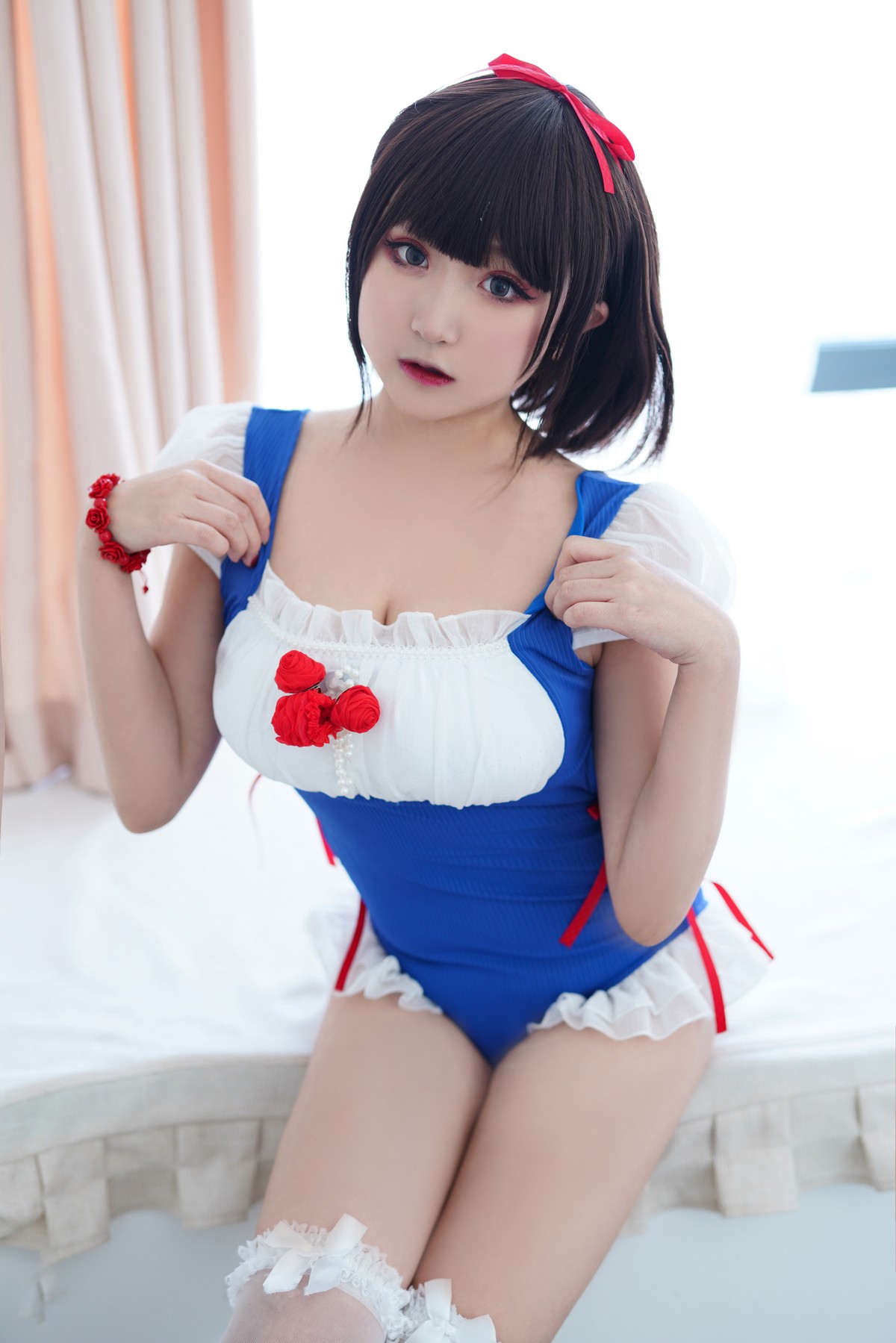xgyw.top_动漫博主恩田直幸夏日泳装白雪姬主题私房性感服饰配白丝袜秀美腿诱惑写真40P