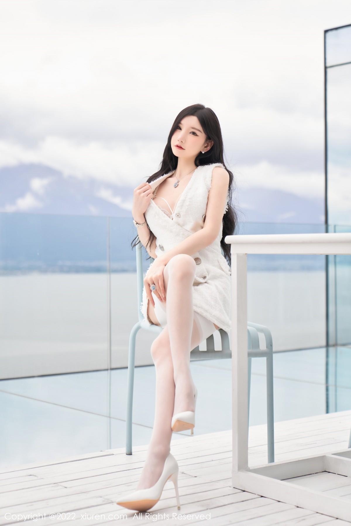 xgyw.top_XiuRen第5418期_女神周于希Sally心愿旅拍脱白色外衣露白色蕾丝内衣诱惑写真73P