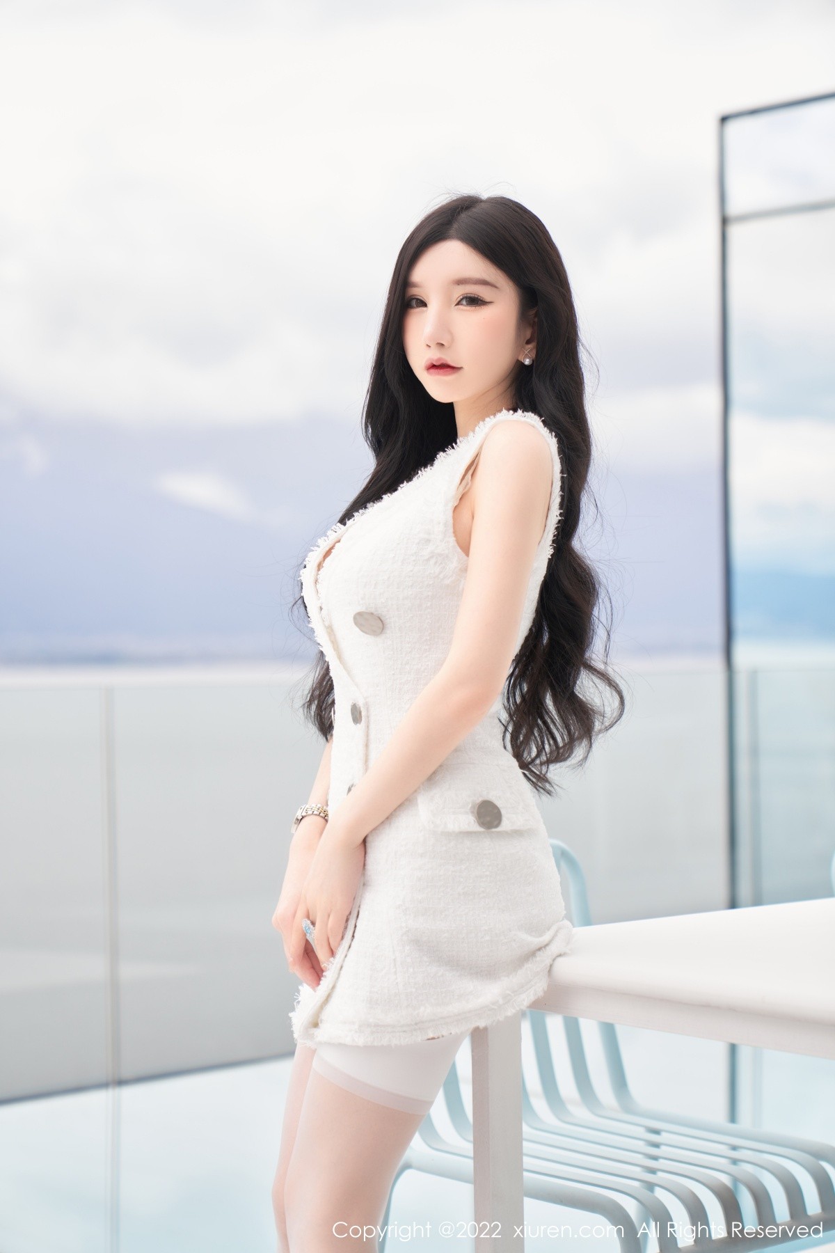 xgyw.top_XiuRen第5418期_女神周于希Sally心愿旅拍脱白色外衣露白色蕾丝内衣诱惑写真73P