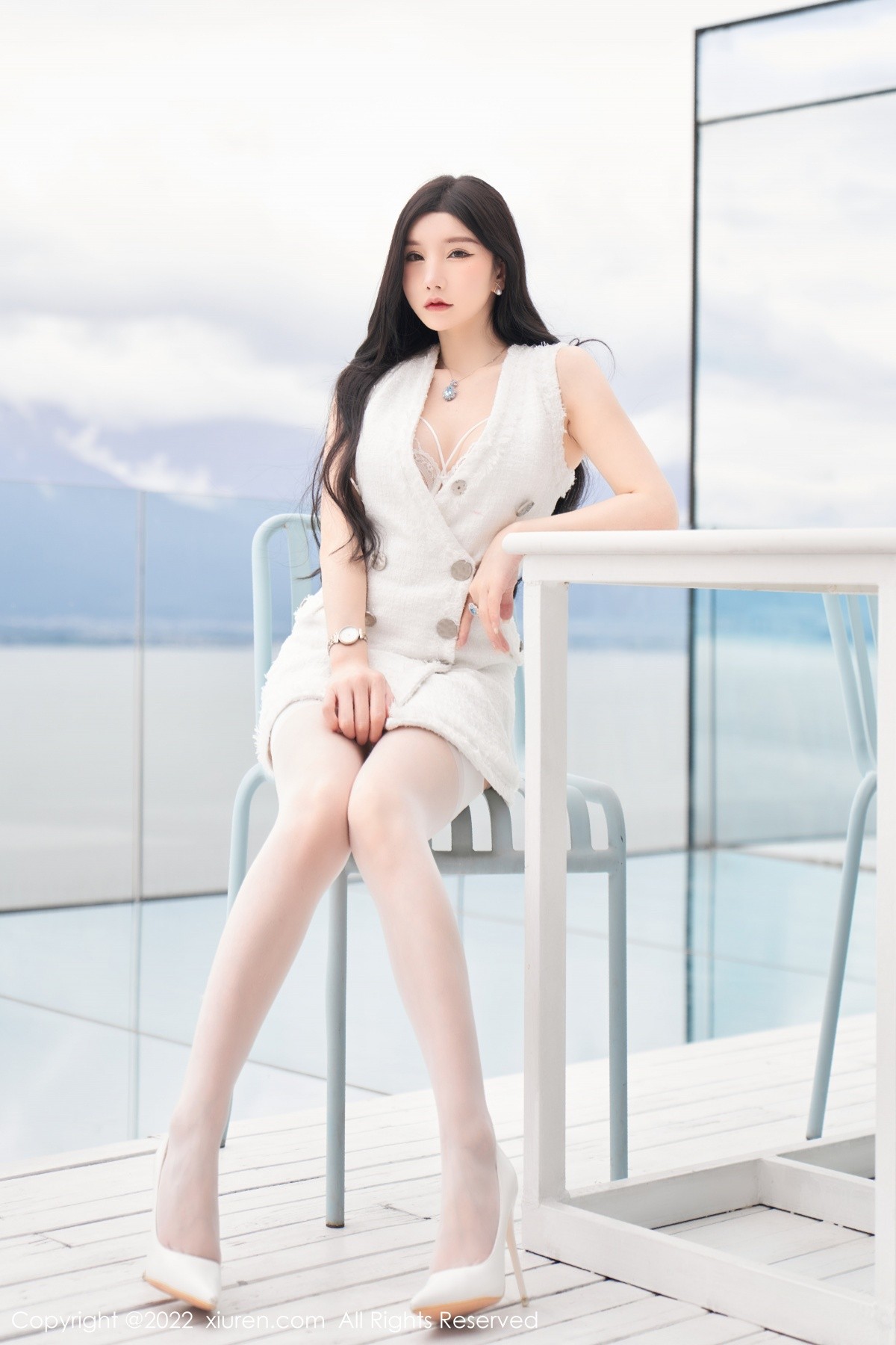 xgyw.top_XiuRen第5418期_女神周于希Sally心愿旅拍脱白色外衣露白色蕾丝内衣诱惑写真73P