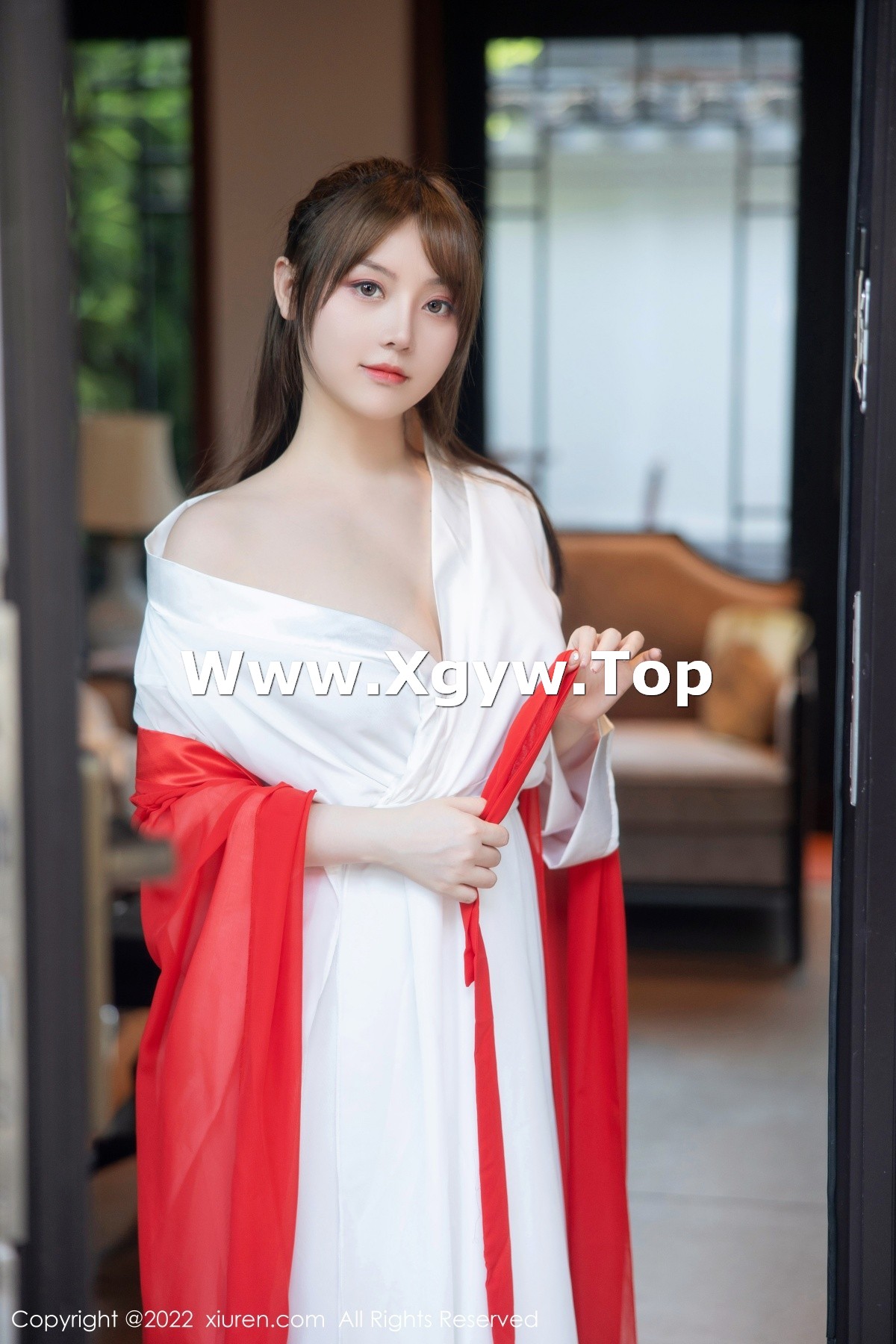 xgyw.top_XiuRen第5414期_模特豆瓣酱性感红色唐韵古装服饰半脱露傲人豪乳惹火诱惑写真80P