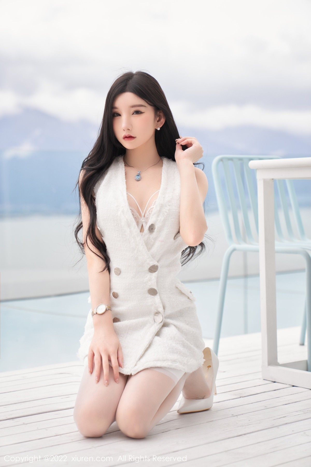 xgyw.top_XiuRen第5418期_女神周于希Sally心愿旅拍脱白色外衣露白色蕾丝内衣诱惑写真73P