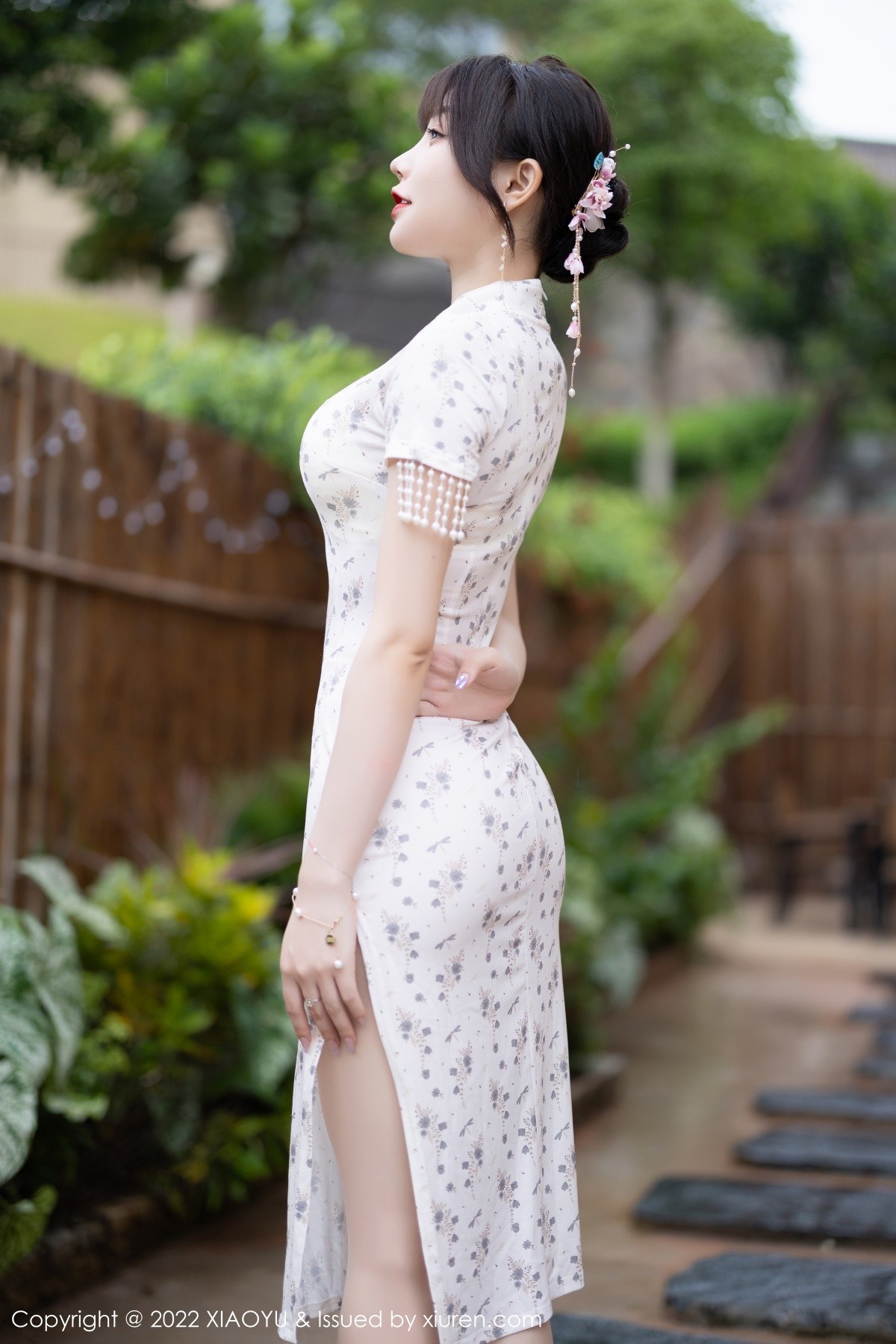 xgyw.top_[XiaoYu画语界]Vol.838_女神徐莉芝Booty户外性感浅色旗袍 白色网纱服饰完美诱惑写真86P