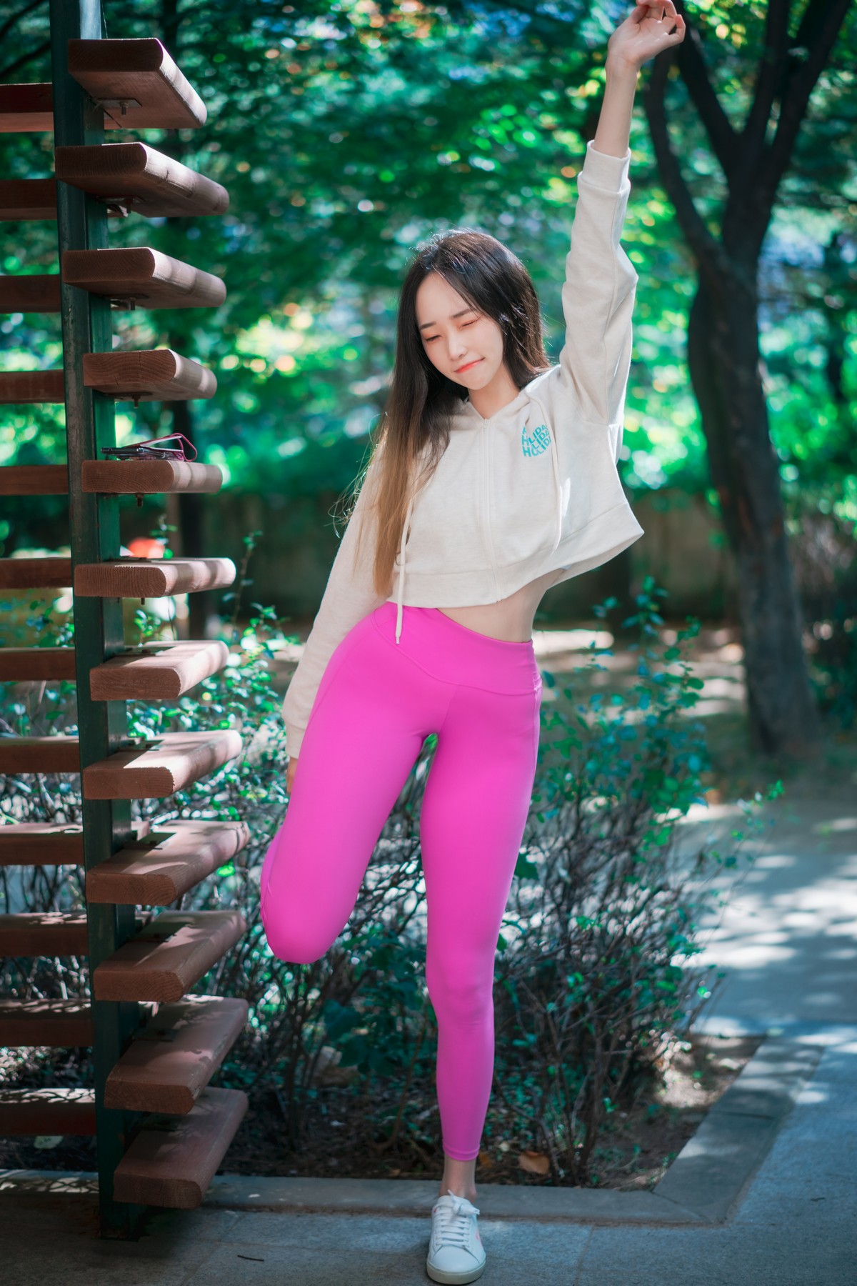 xgyw.top_[DJAWA]No.166_模特Bambi_Loose and Tight Violet主题白色短T配紧身运动裤诱惑写真174P