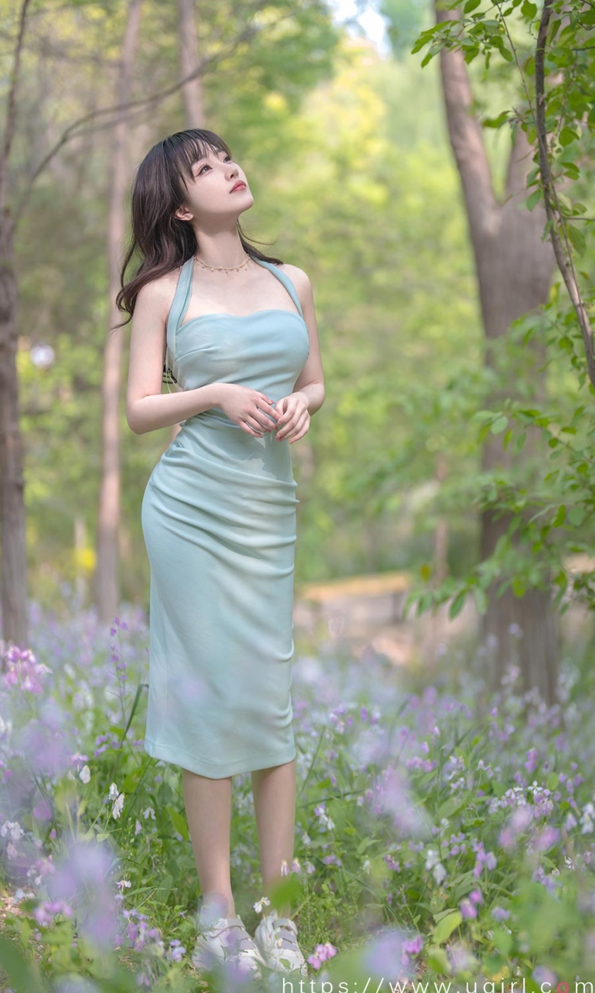 xgyw.top_[Ugirls爱尤物]No.2392_模特西门小玉户外花丛中性感低胸连身裙秀完美身材诱惑写真35P