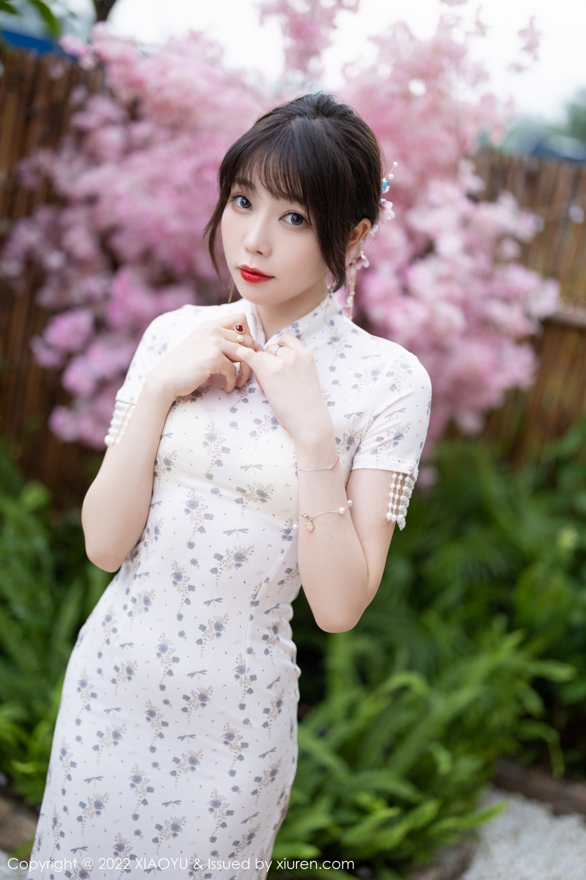 xgyw.top_[XiaoYu画语界]Vol.838_女神徐莉芝Booty户外性感浅色旗袍 白色网纱服饰完美诱惑写真86P