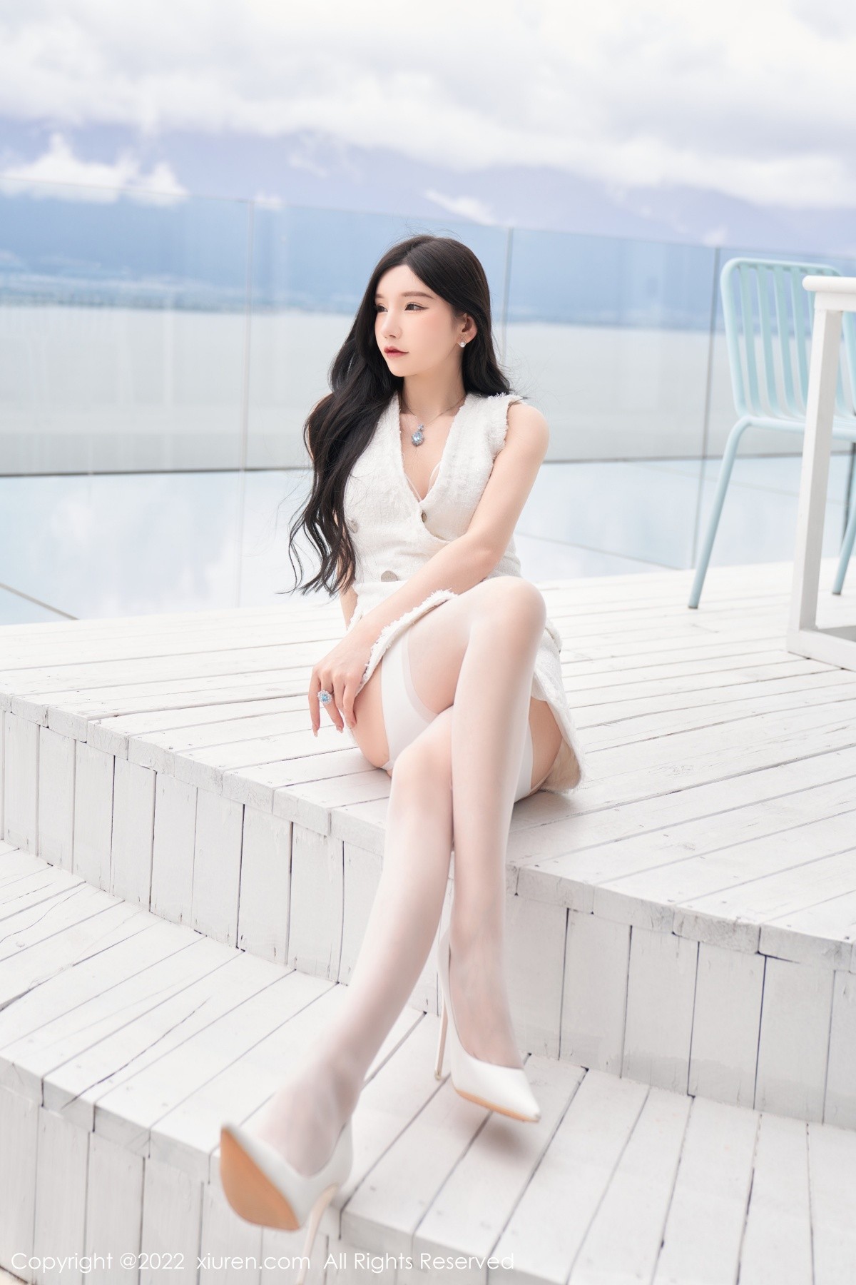 xgyw.top_XiuRen第5418期_女神周于希Sally心愿旅拍脱白色外衣露白色蕾丝内衣诱惑写真73P
