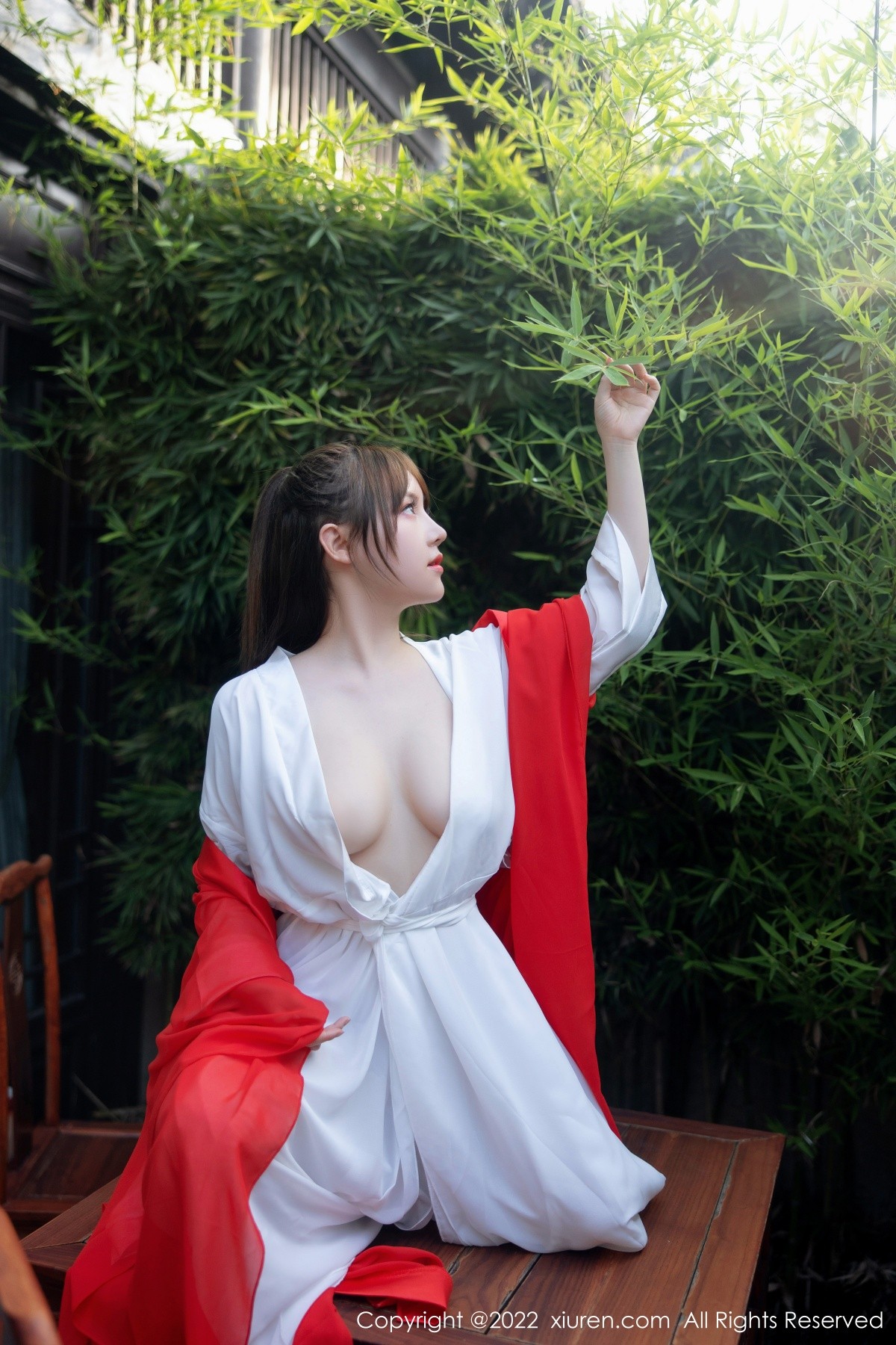 xgyw.top_XiuRen第5414期_模特豆瓣酱性感红色唐韵古装服饰半脱露傲人豪乳惹火诱惑写真80P