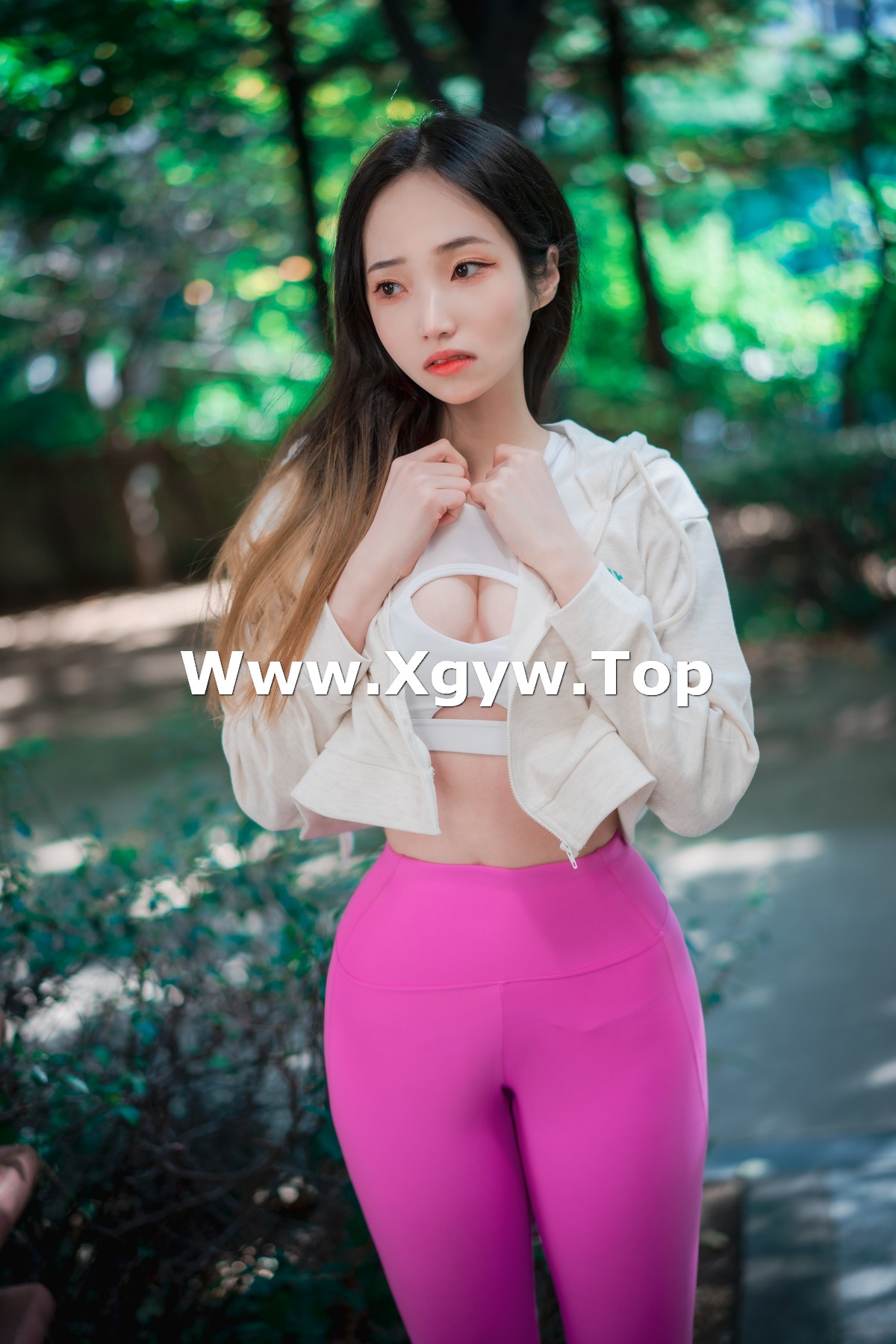 xgyw.top_[DJAWA]No.166_模特Bambi_Loose and Tight Violet主题白色短T配紧身运动裤诱惑写真174P