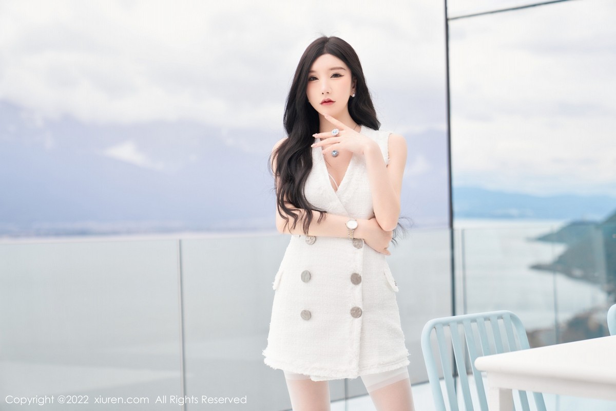 xgyw.top_XiuRen第5418期_女神周于希Sally心愿旅拍脱白色外衣露白色蕾丝内衣诱惑写真73P