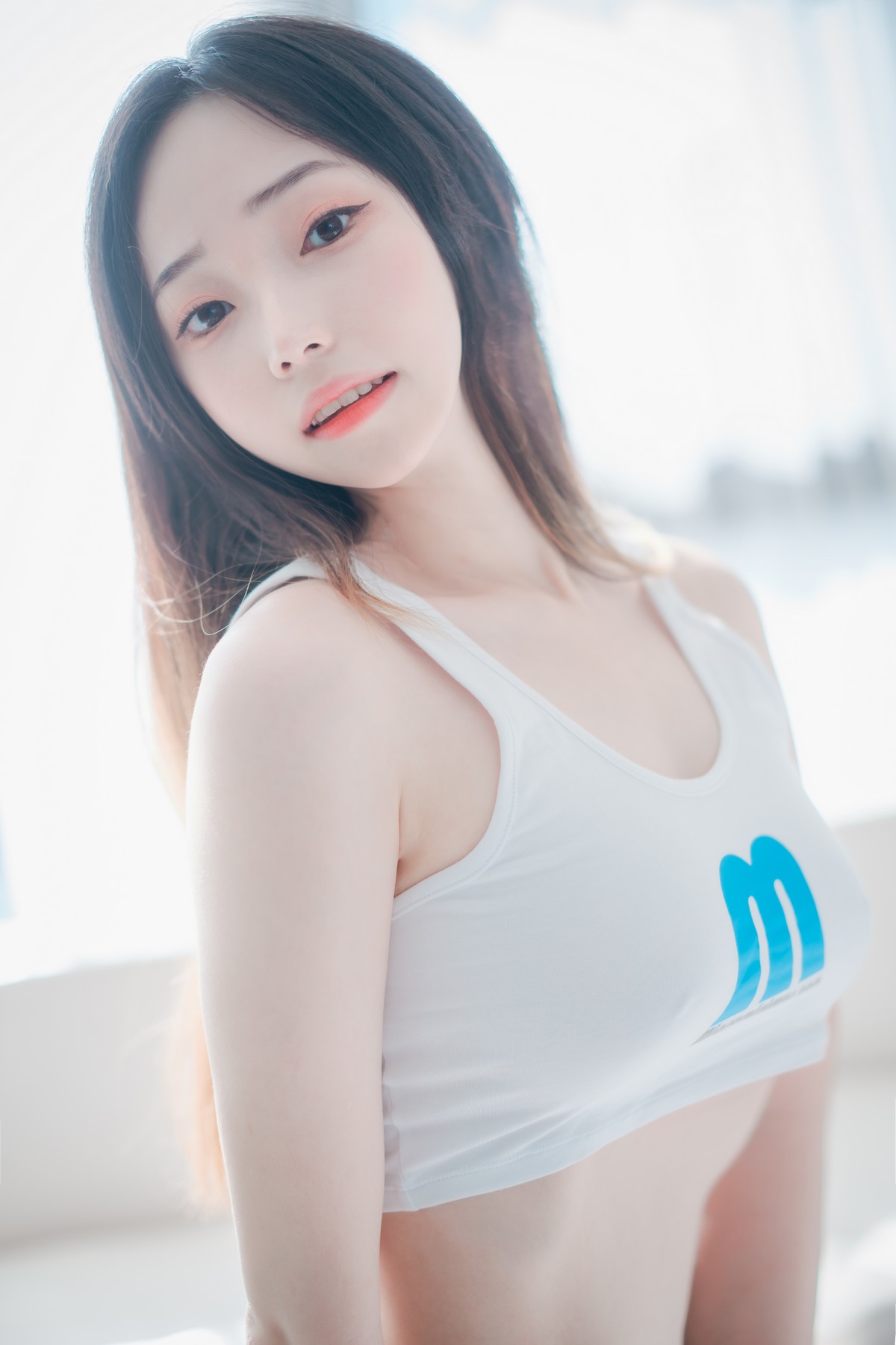 xgyw.top_[DJAWA]No.166_模特Bambi_Loose and Tight Violet主题白色短T配紧身运动裤诱惑写真174P