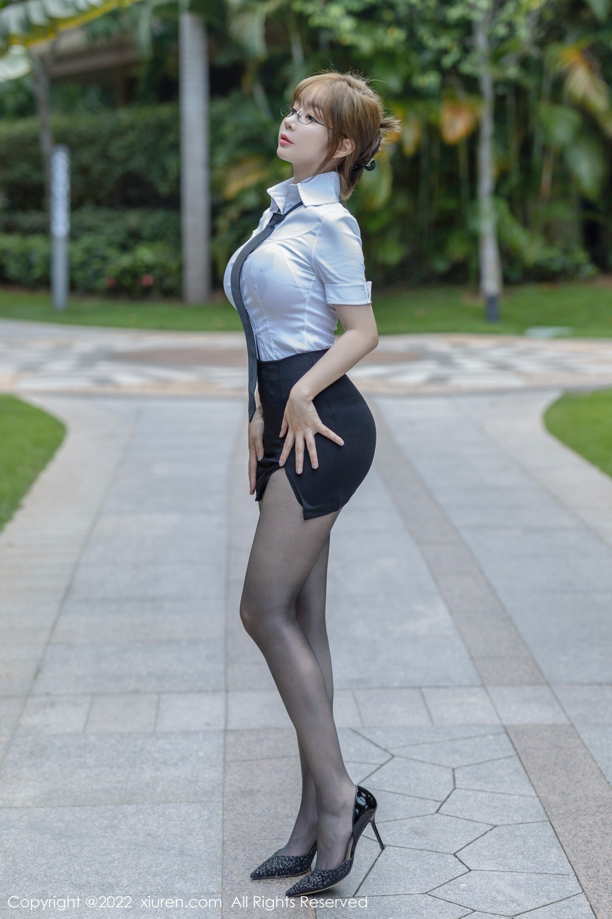 xgyw.top_XiuRen第5417期_女神王雨纯海南旅拍性感白T配黑短裙露黑色情趣内衣诱惑写真73P
