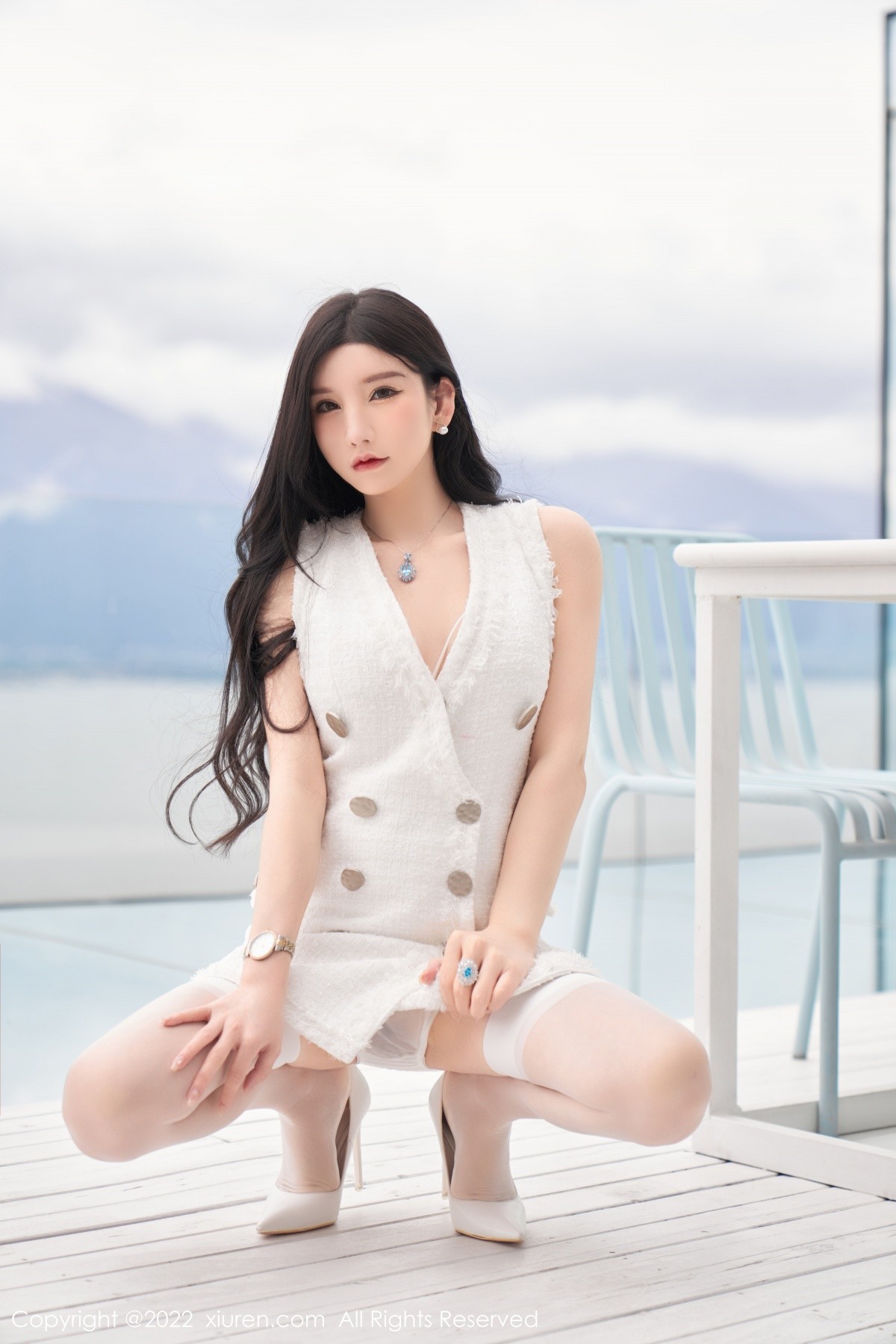 xgyw.top_XiuRen第5418期_女神周于希Sally心愿旅拍脱白色外衣露白色蕾丝内衣诱惑写真73P