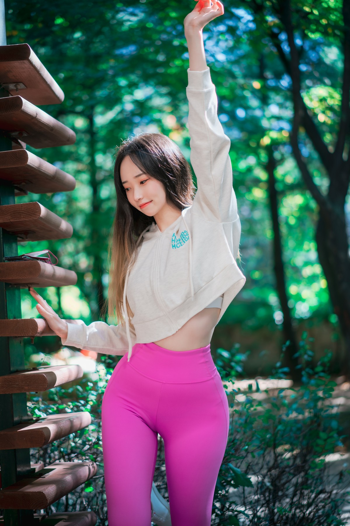 xgyw.top_[DJAWA]No.166_模特Bambi_Loose and Tight Violet主题白色短T配紧身运动裤诱惑写真174P