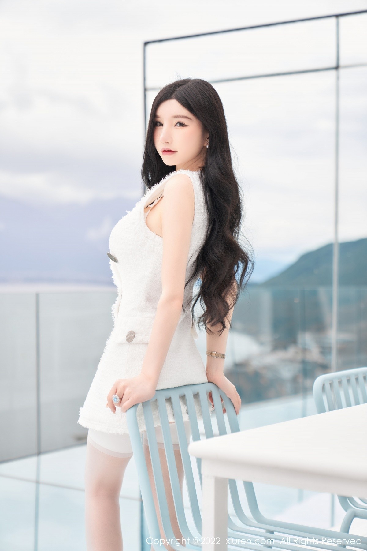 xgyw.top_XiuRen第5418期_女神周于希Sally心愿旅拍脱白色外衣露白色蕾丝内衣诱惑写真73P