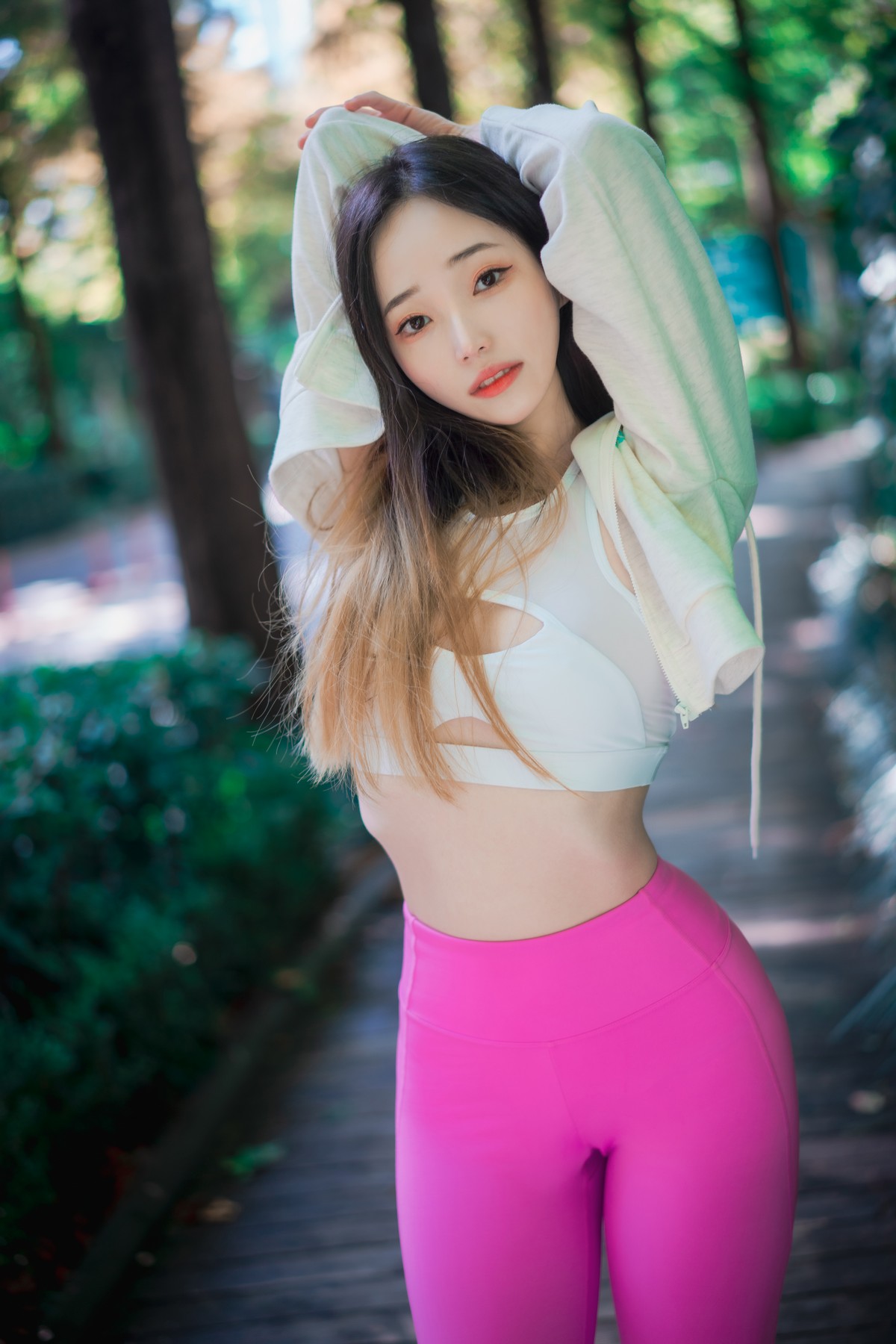 xgyw.top_[DJAWA]No.166_模特Bambi_Loose and Tight Violet主题白色短T配紧身运动裤诱惑写真174P