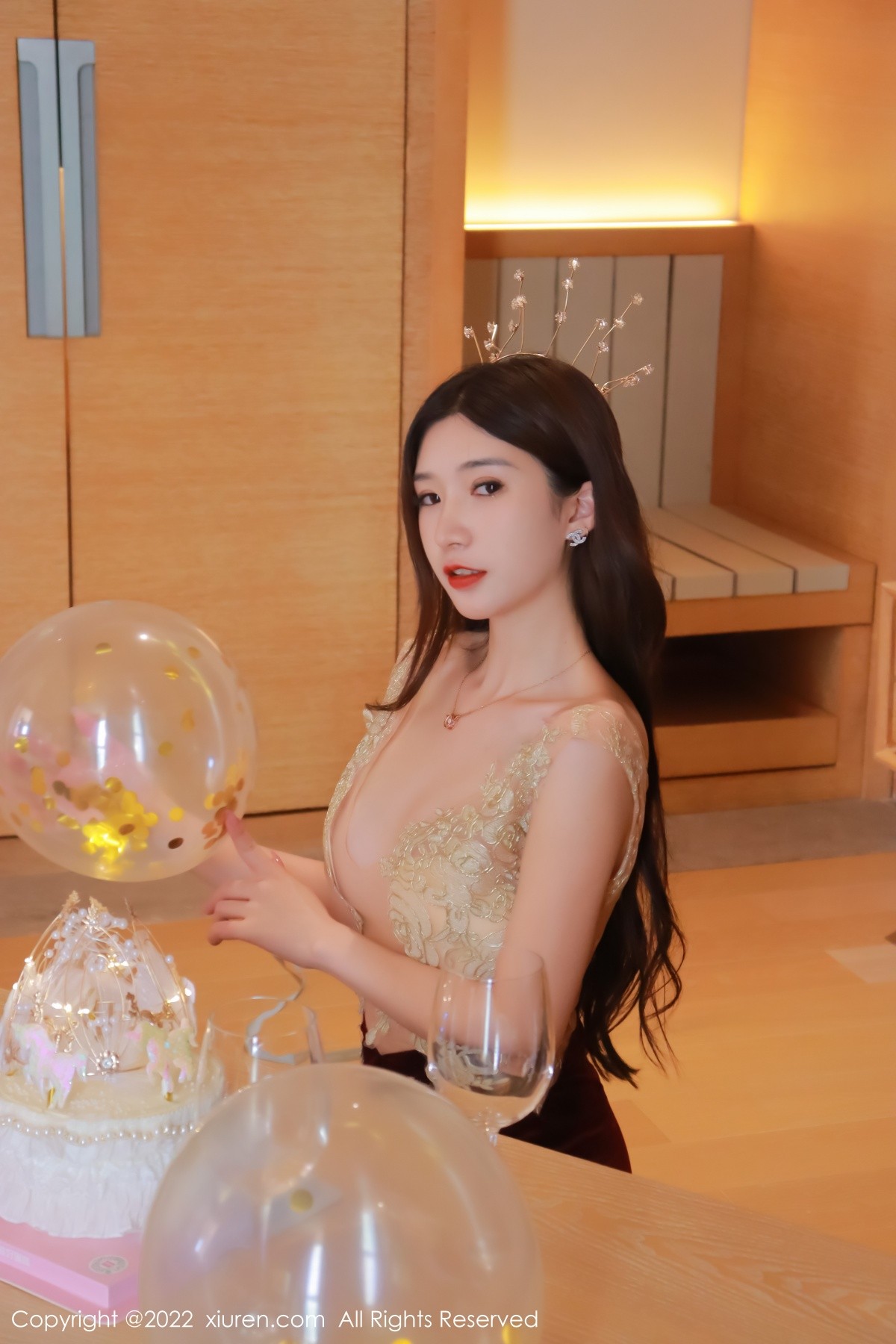 xgyw.top_XiuRen第5427期_模特hebe韩心雨香格里拉旅拍脱连衣裙露丁字裤秀翘臀诱惑写真52P