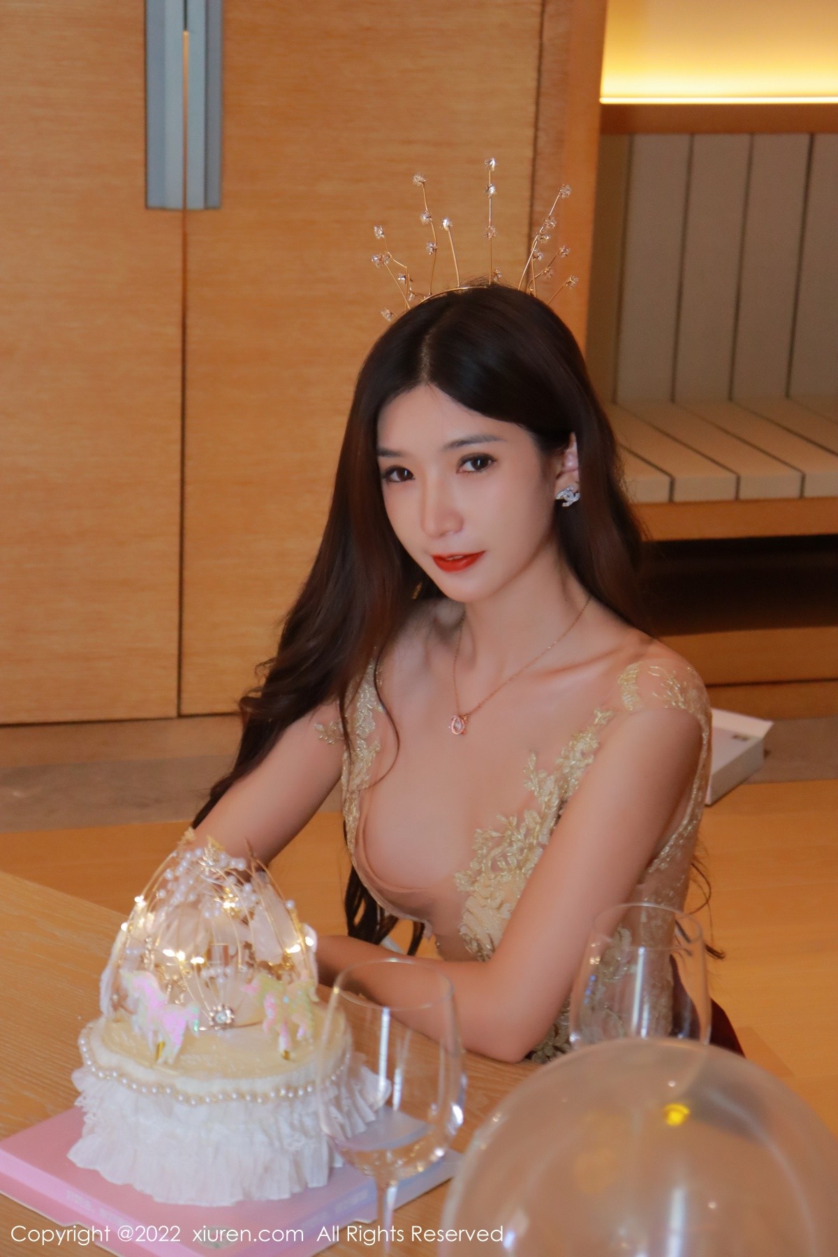 xgyw.top_XiuRen第5427期_模特hebe韩心雨香格里拉旅拍脱连衣裙露丁字裤秀翘臀诱惑写真52P