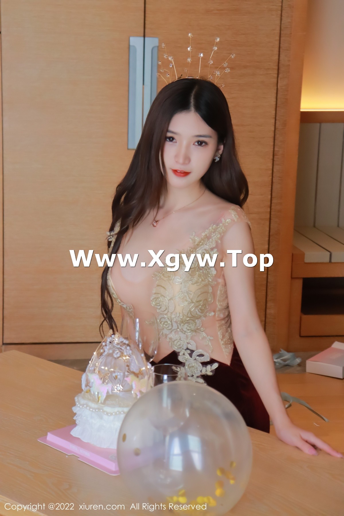 xgyw.top_XiuRen第5427期_模特hebe韩心雨香格里拉旅拍脱连衣裙露丁字裤秀翘臀诱惑写真52P