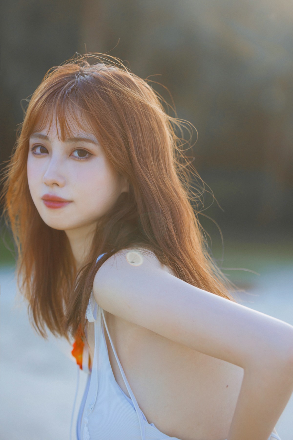 xgyw.top_次元少女念雪ww日暮温柔主题户外海边性感白色连体比基尼秀完美身材诱惑写真39P