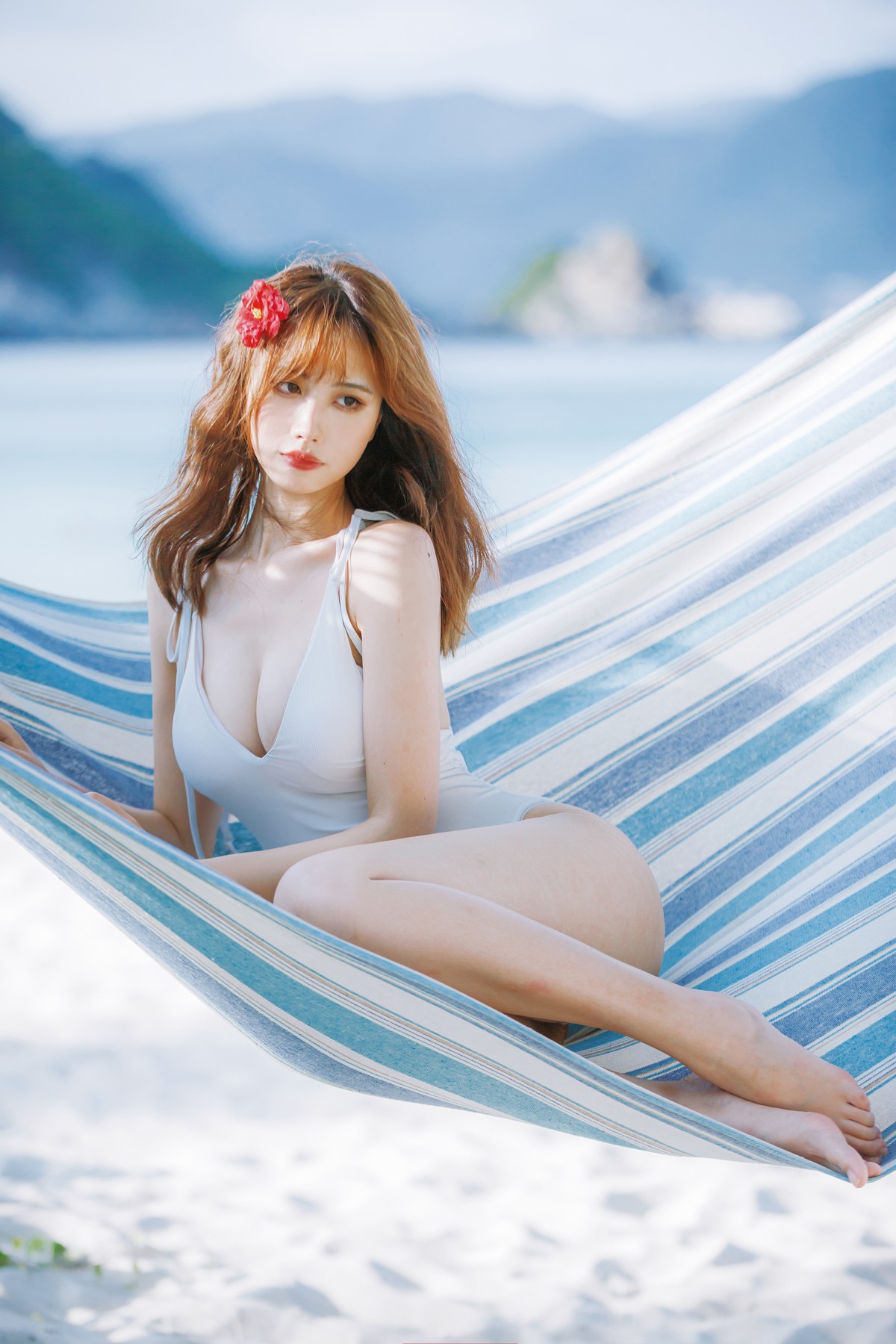xgyw.top_次元少女念雪ww日暮温柔主题户外海边性感白色连体比基尼秀完美身材诱惑写真39P