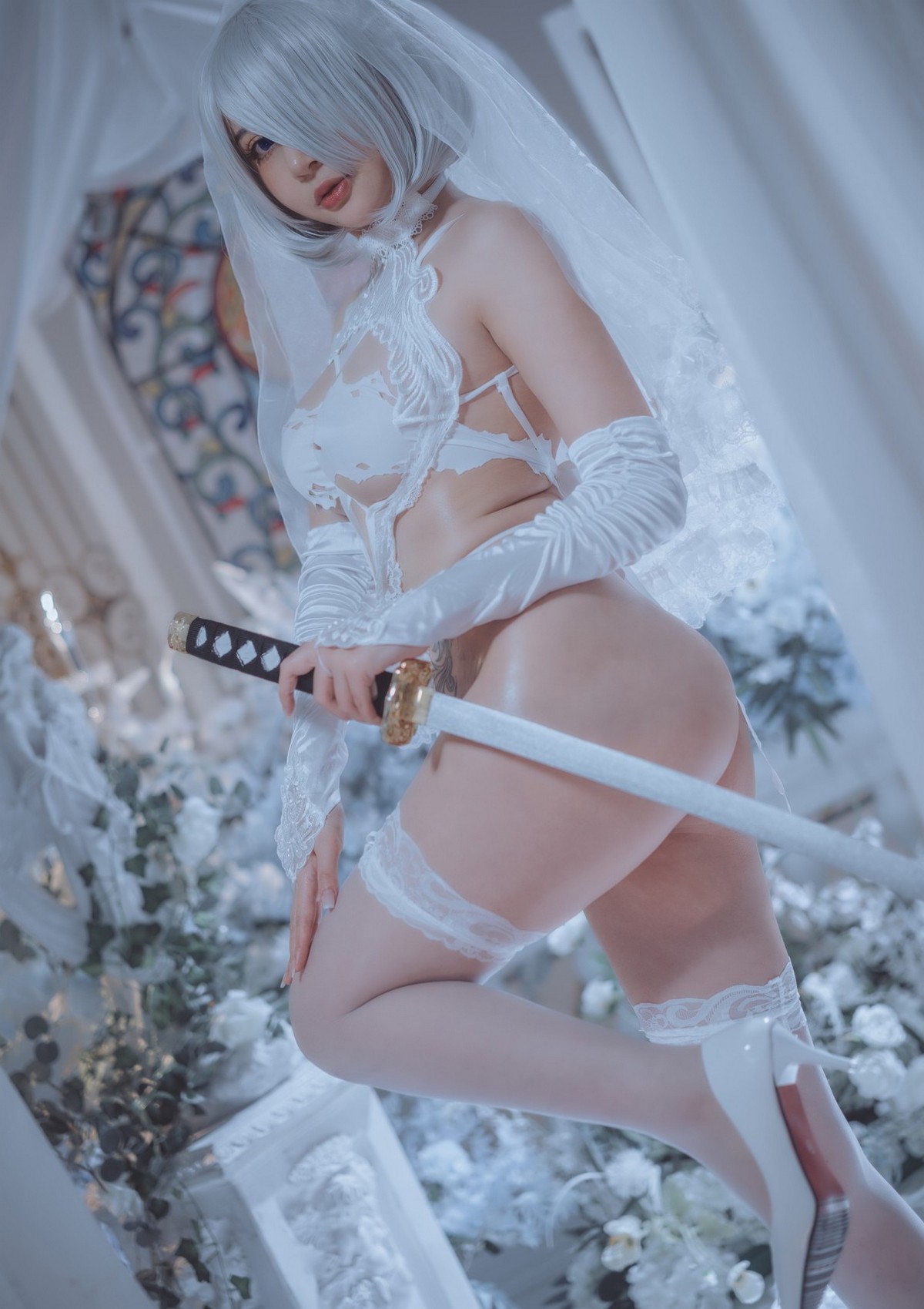 xgyw.top_Coser妹子蜜蜜子Kimmie-2B主题私房性感白色蕾丝情趣内衣秀火辣身材诱惑写真42P