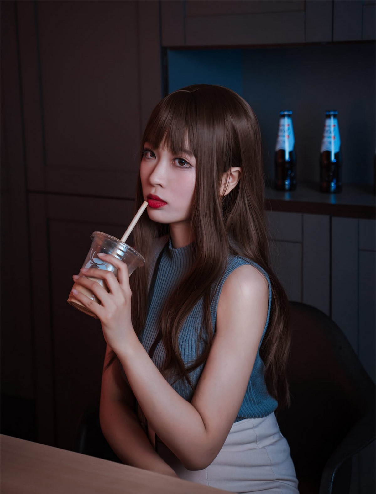 xgyw.top_网络美女轩萧学姐微醺喝醉了ol主题私房白色短裙下超薄黑丝秀翘臀美腿诱惑写真57P