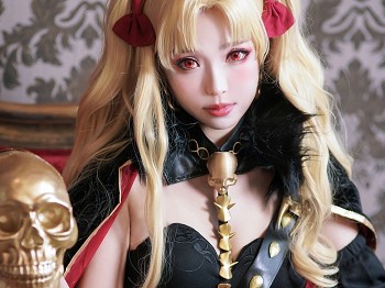 Coser小小妹妹Ely_eee远坂凛弓凛主题私人沙发上性感黑色低胸服饰迷人骚扰写真42P