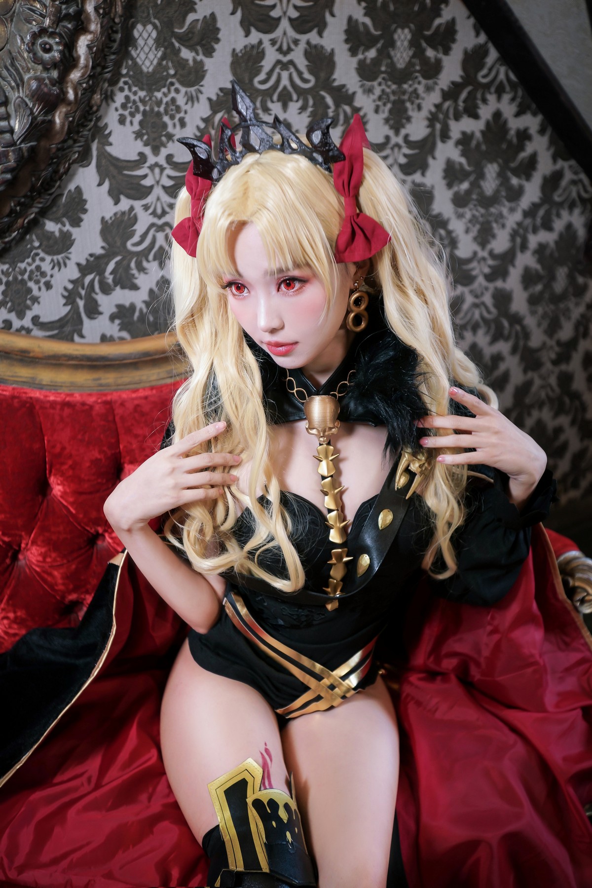 xgyw.top_Coser妹子Ely_eee远坂凛弓凛主题私房沙发上性感黑色低胸服饰迷人诱惑写真42P