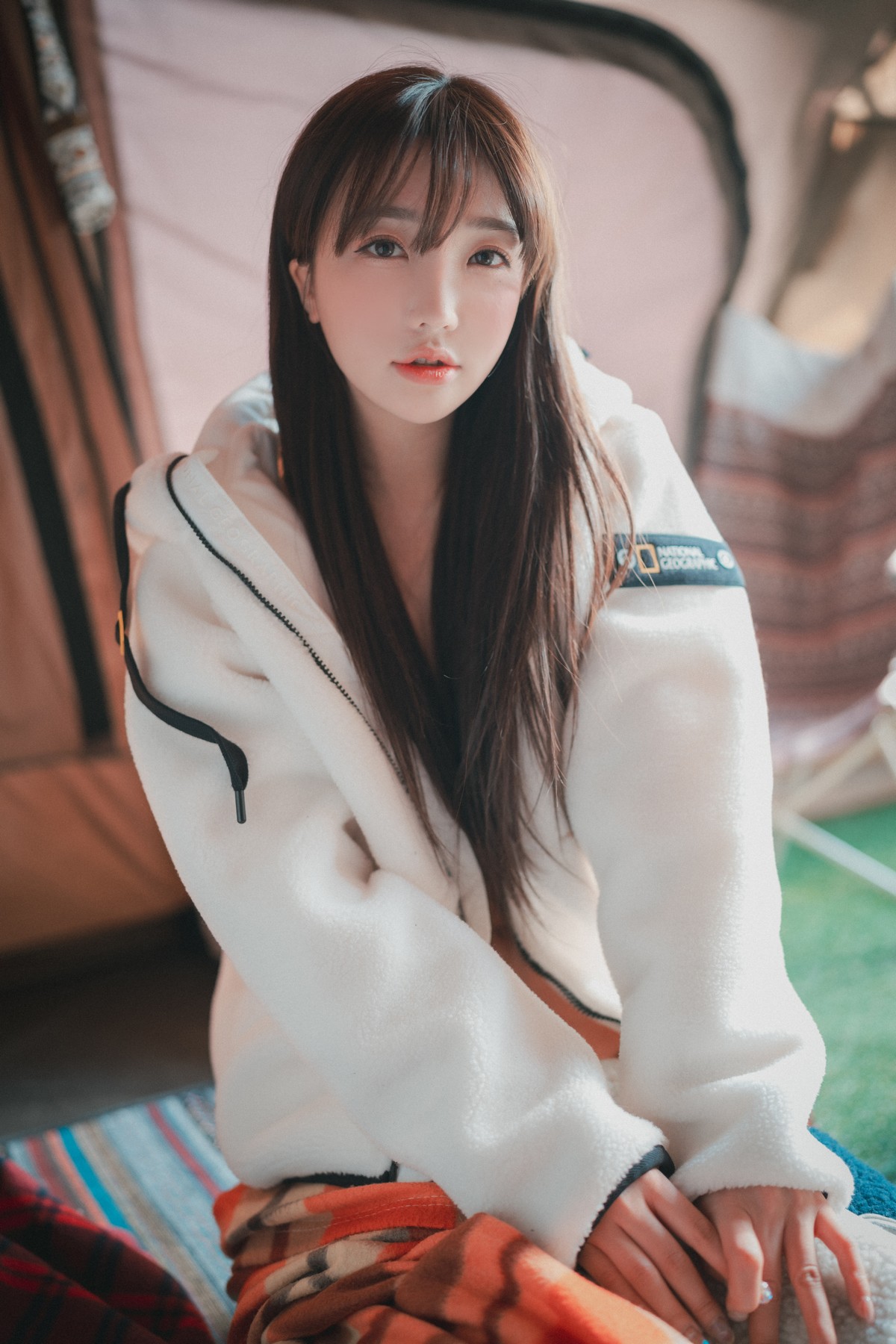 xgyw.top_[DJAWA]No.169_Yeeun_Romantic Winter Glamping主题白色针织内衣秀豪乳诱惑写真99P