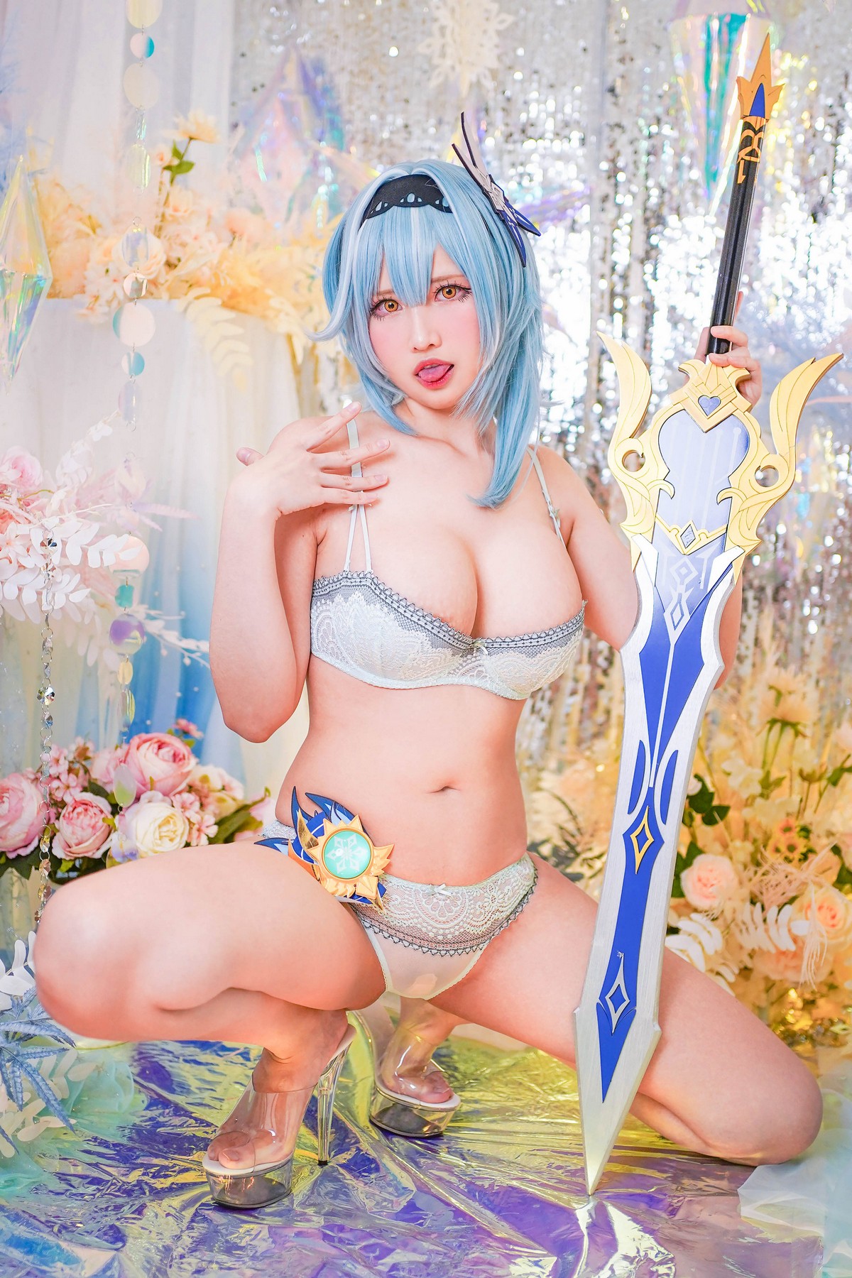 xgyw.top_Coser美女萱-KaYa优菈主题美女武士装扮性感内衣秀傲人豪乳撩人诱惑写真38P