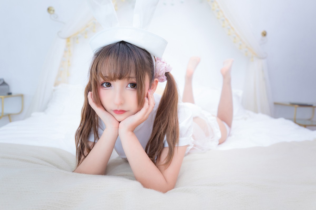 xgyw.top_萝莉美女神楽坂真冬百合情书主题居家私房性感白色服饰配白色蕾丝袜诱惑写真150P